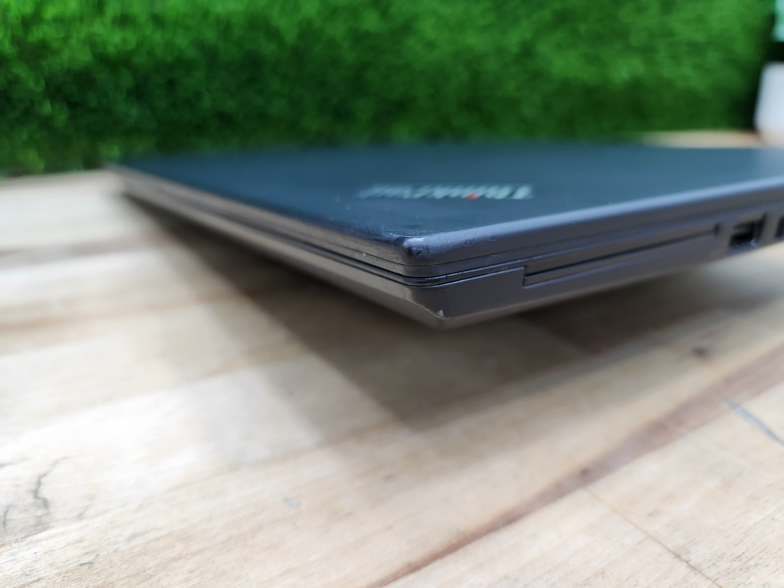 Lenovo ThinkPad P43s 14″ FHD i7-8665U 16GB 256GB SSD Quadro P520 Window 11 Pro ~
