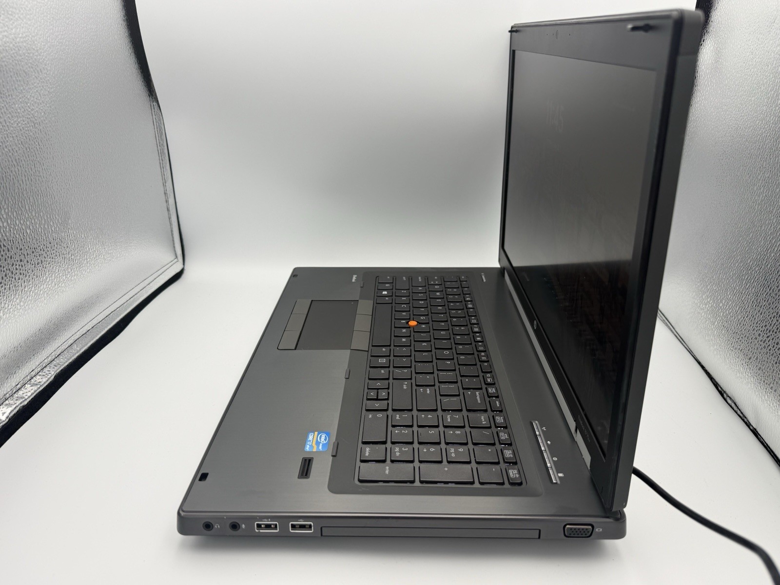 HP EliteBook 8770W 17.3″ MW i7-3740QM 2.7GHz|16GB|500GB|No AC|No Wireless