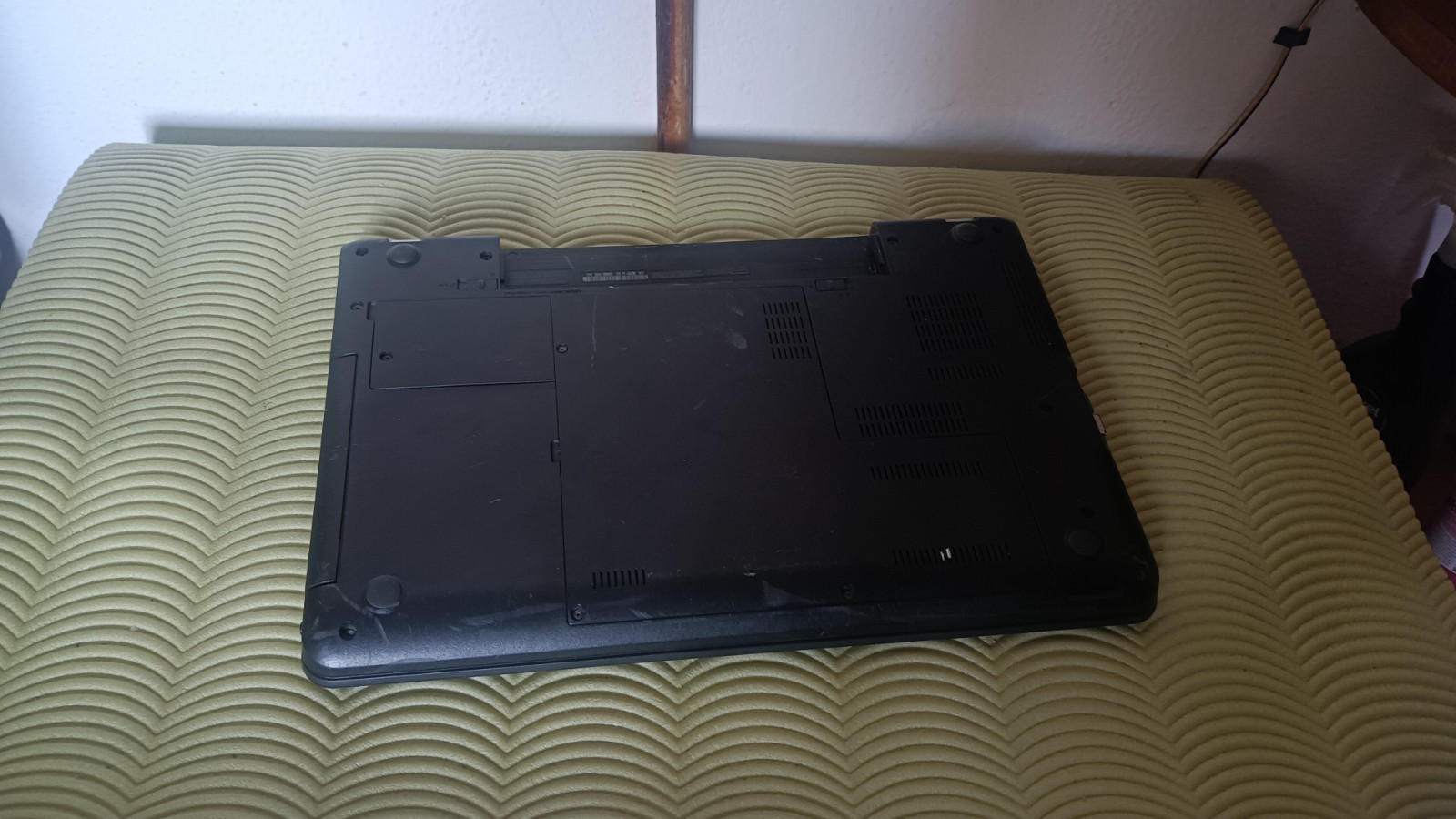 Lenovo ThinkPad E555 AMD A8-7100 8CORE AMD RADEON R5 8gb 128gb ssd m2 15.6″