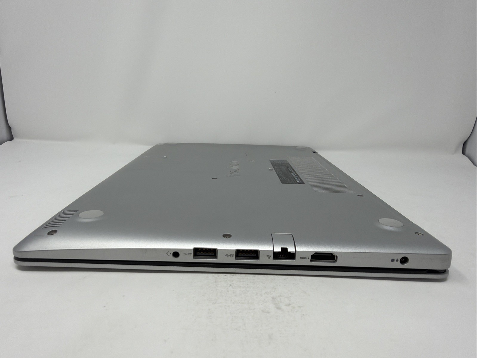 Dell Inspiron P75F 15.6″ Touchscreen i5-8250U 8GB RAM 1TB HDD Windows 10