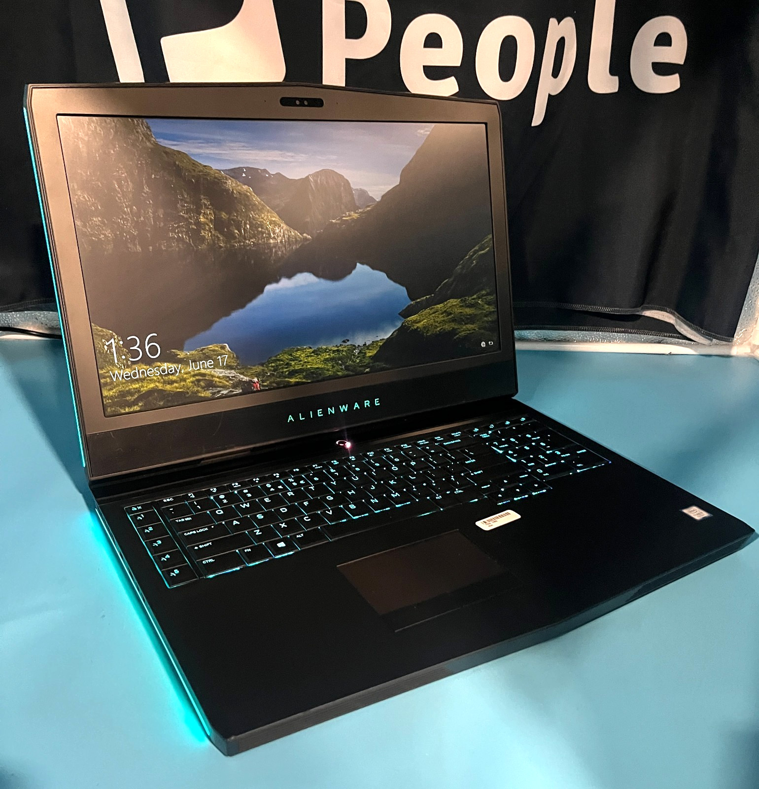 *Alienware 17 R4 NVIDIA GeForce GTX 1070 i7-7700HQ 2.80 16GB 1TB HDD NO CORD/OS*