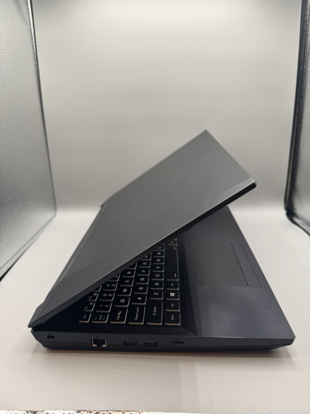 Eluktronics THICC-15 Ryzen 9 3950X 16-Core RTX 2070 32GB/960GB Gaming Laptop