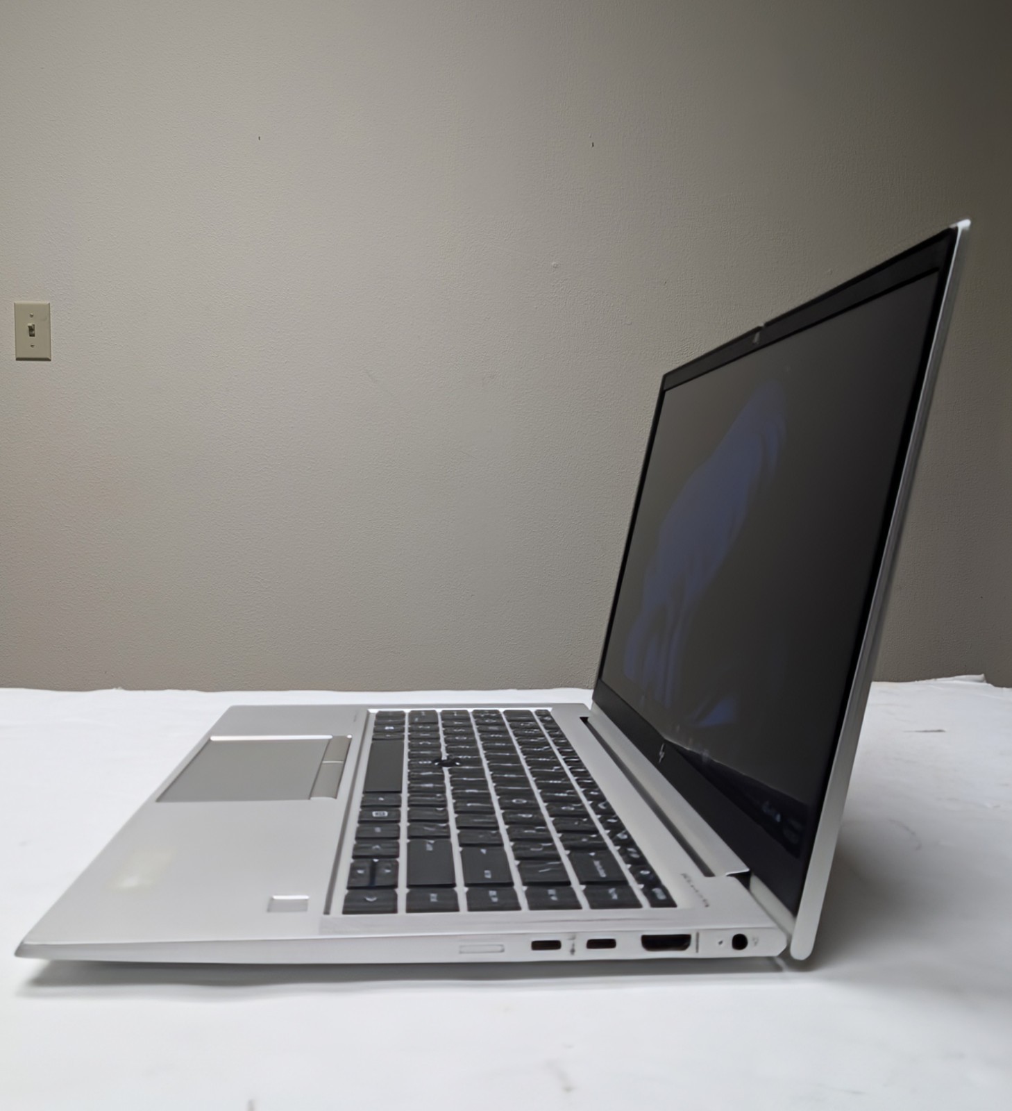 HP EliteBook 845 G7 14″ Full HD Laptop Ryzen 5 PRO 4650U 16GB 1TB SSD W11P