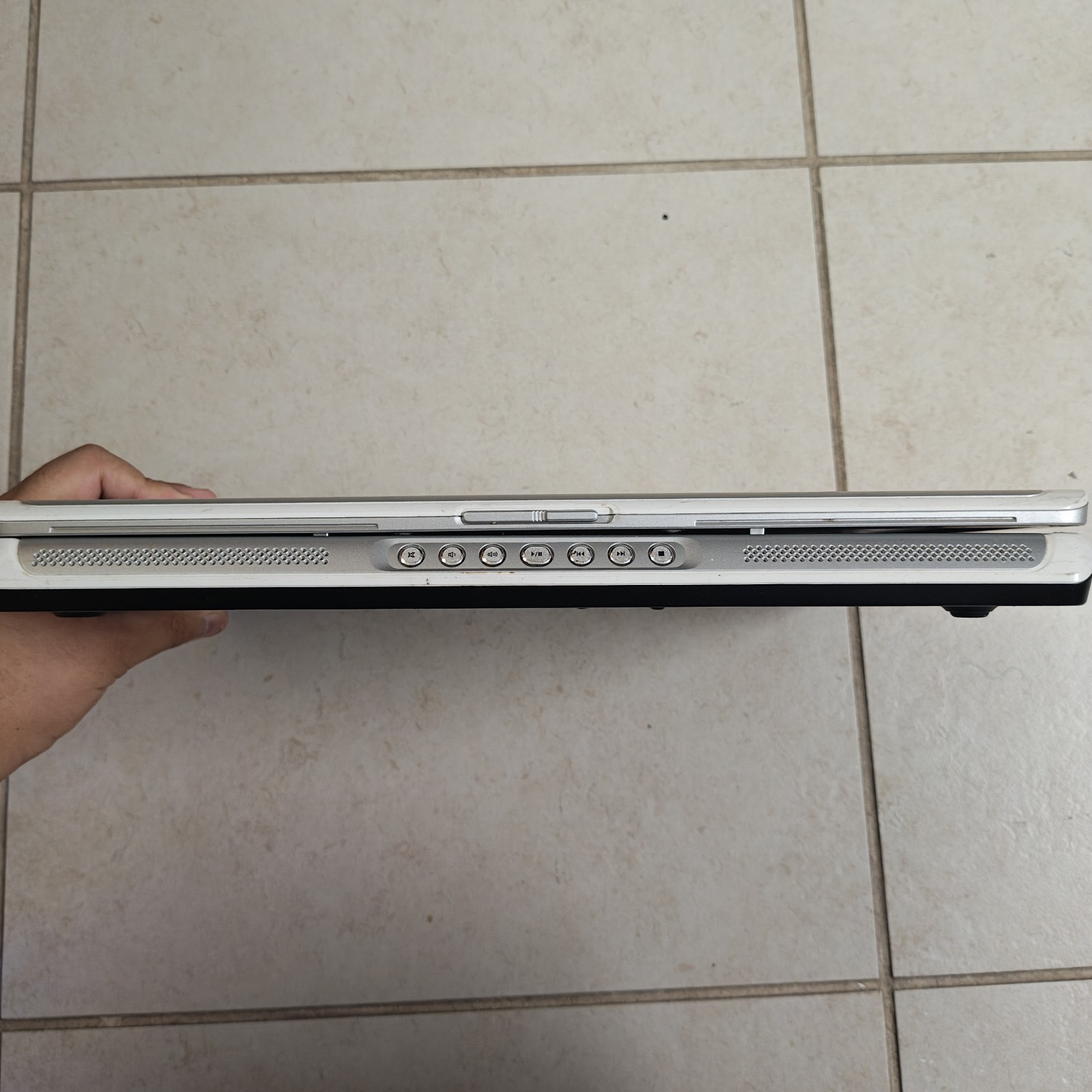 Dell Inspiron E1505 15.4″ Laptop – NO HDD/1GB RAM – Intel Core Duo #3925