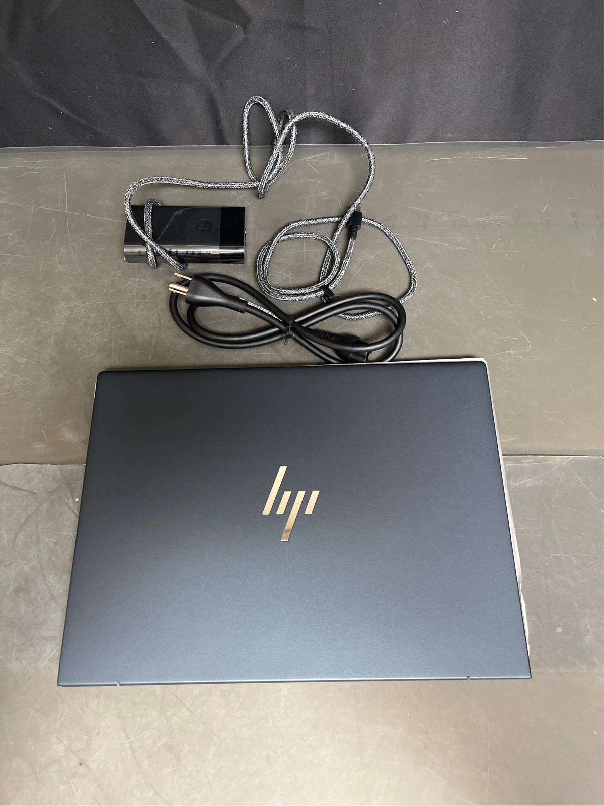 HP 13.5′ Dragonfly G4 Touch Screen Notebook – Intel I7-1365U – 32 GB RAM – 1 TB