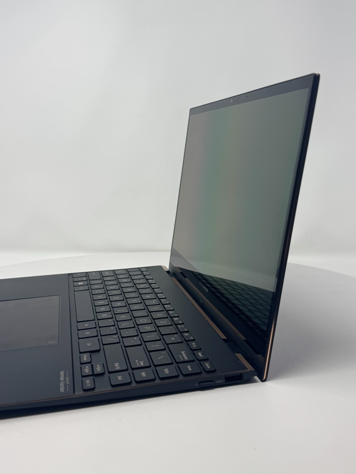 ASUS ZenBook Flip 13 UX371E Core i7-1165G7 16GB Weak Battery Working