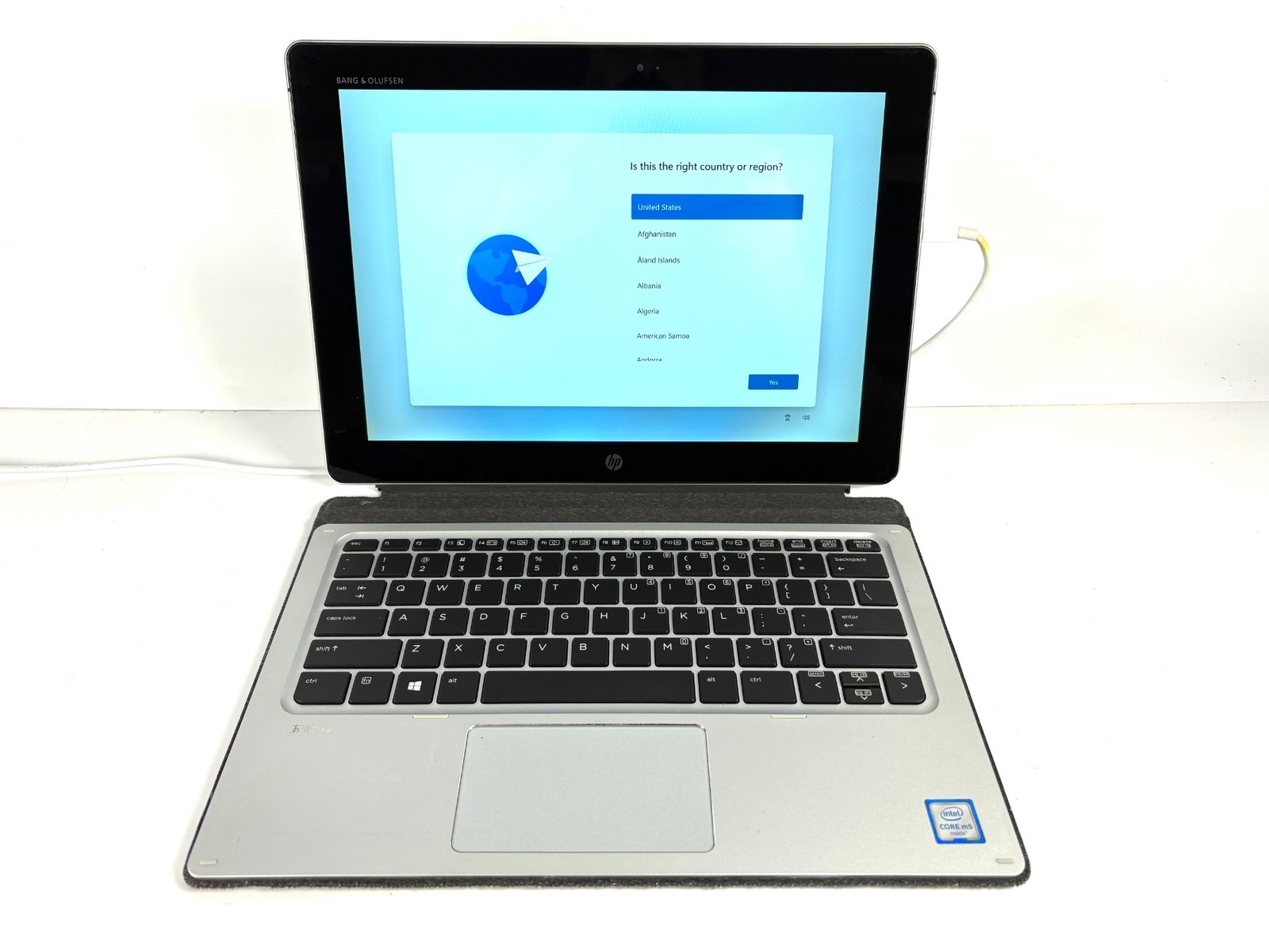 HP Elite x2 1012 G1 – 12″ FHD+ Touch, 1.1GHz m5-6Y54, 8GB RAM, 256GB SSD