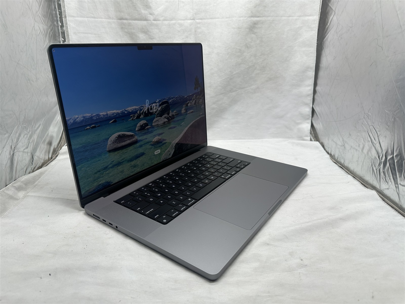 Apple MacBook Pro A2485 16″ Laptop M1 Pro 16GB RAM 512GB SSD Tahoe 26.4.1 *READ*