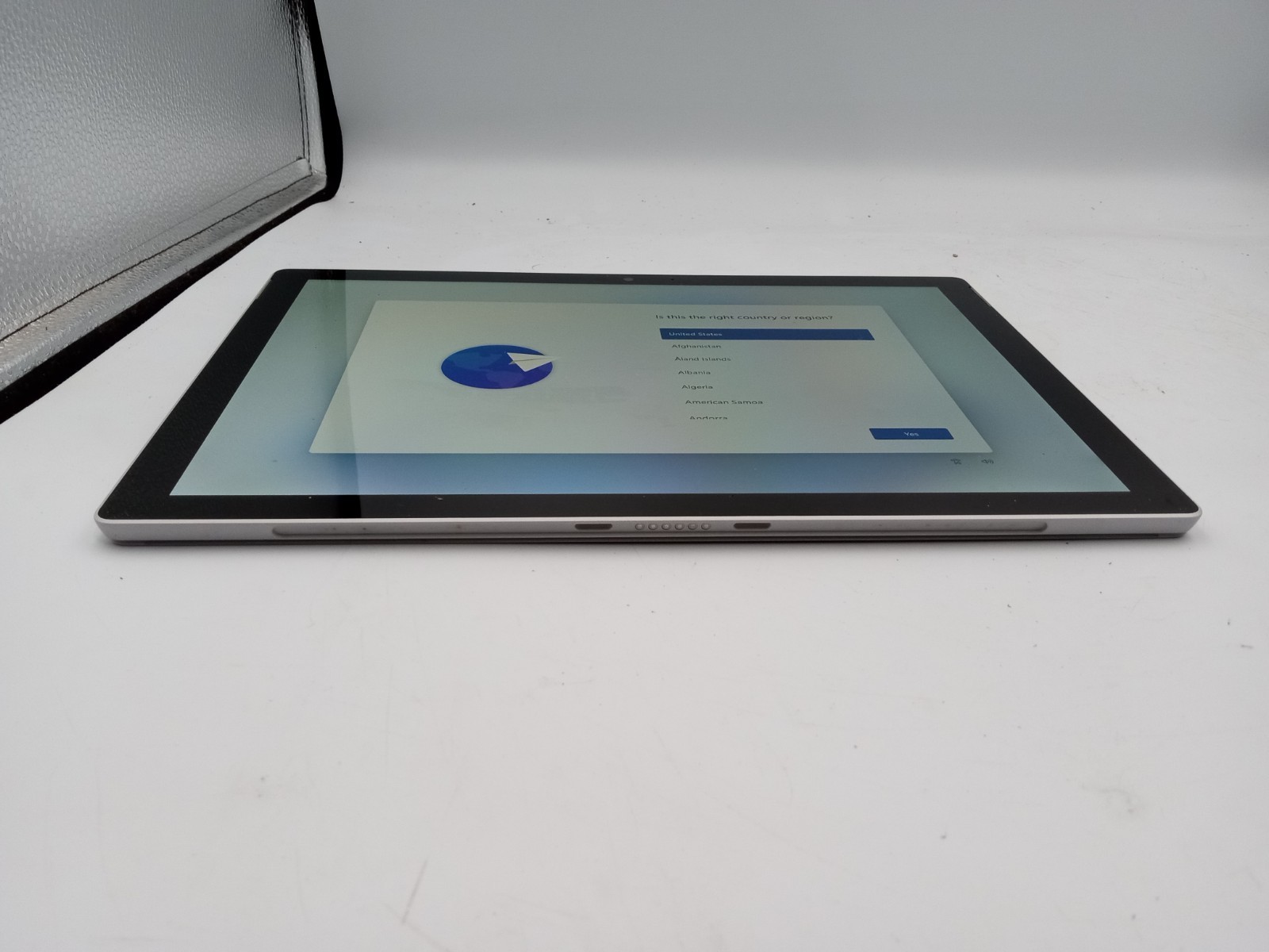 Microsoft Surface Pro 5 1796 12.3″ i7-7660U 16GB RAM 512GB SSD W11 with Case -RR