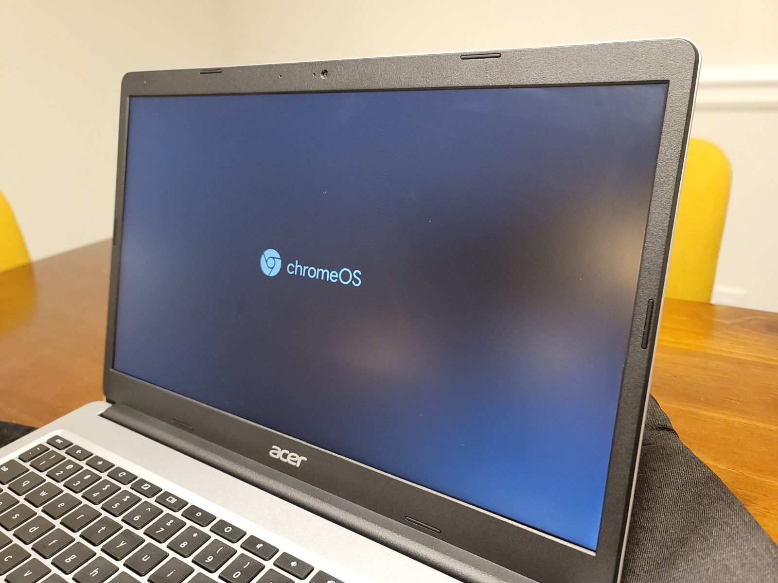 Acer Chromebook 315 15.6” (64GB Intel Celeron N4020 1.1GHz 4GB RAM) & Case
