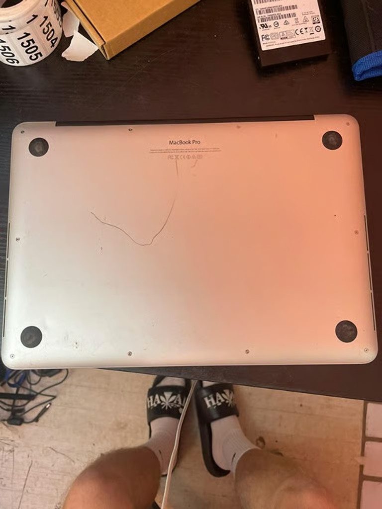 Apple MacBook Pro A1502 | Intel Core i5 | 4GB RAM | Cracked Screen | Boots to OS