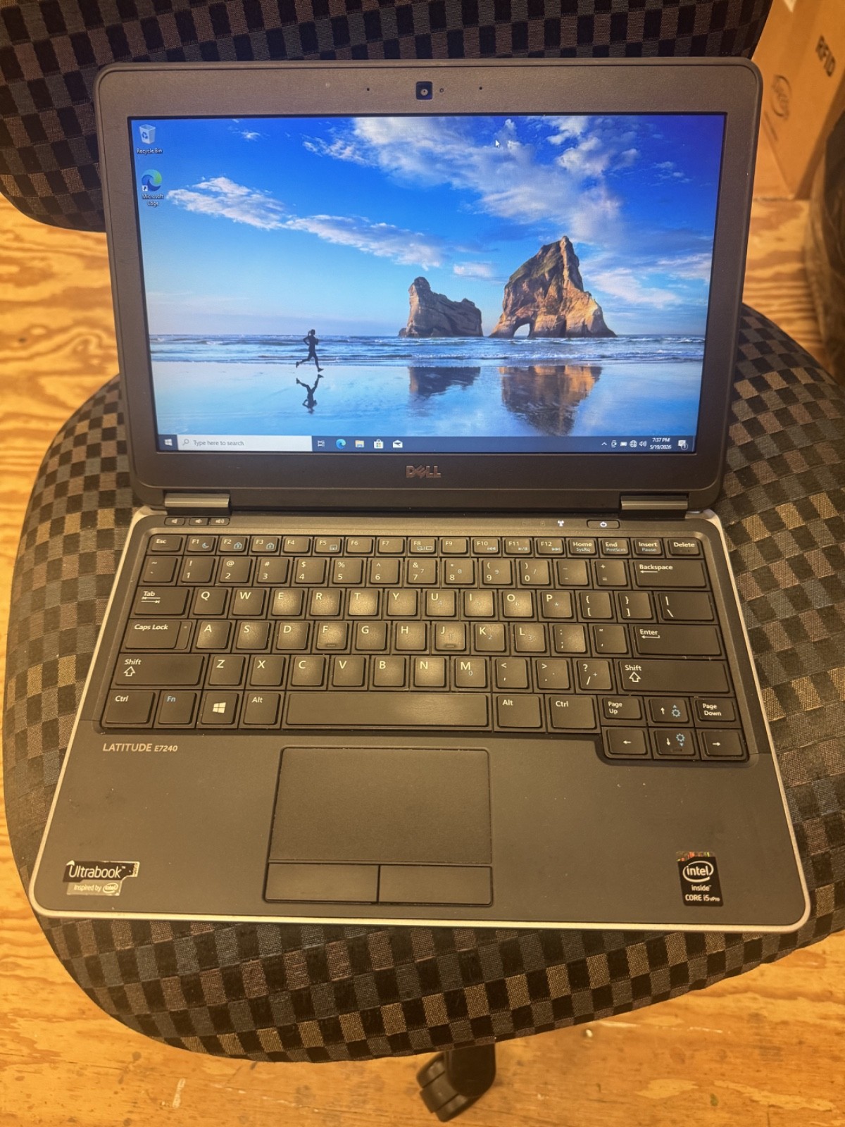 Dell Latitude E7240, i5, 256 ssd, 8gb Ram, 4th gen Win 10 pro