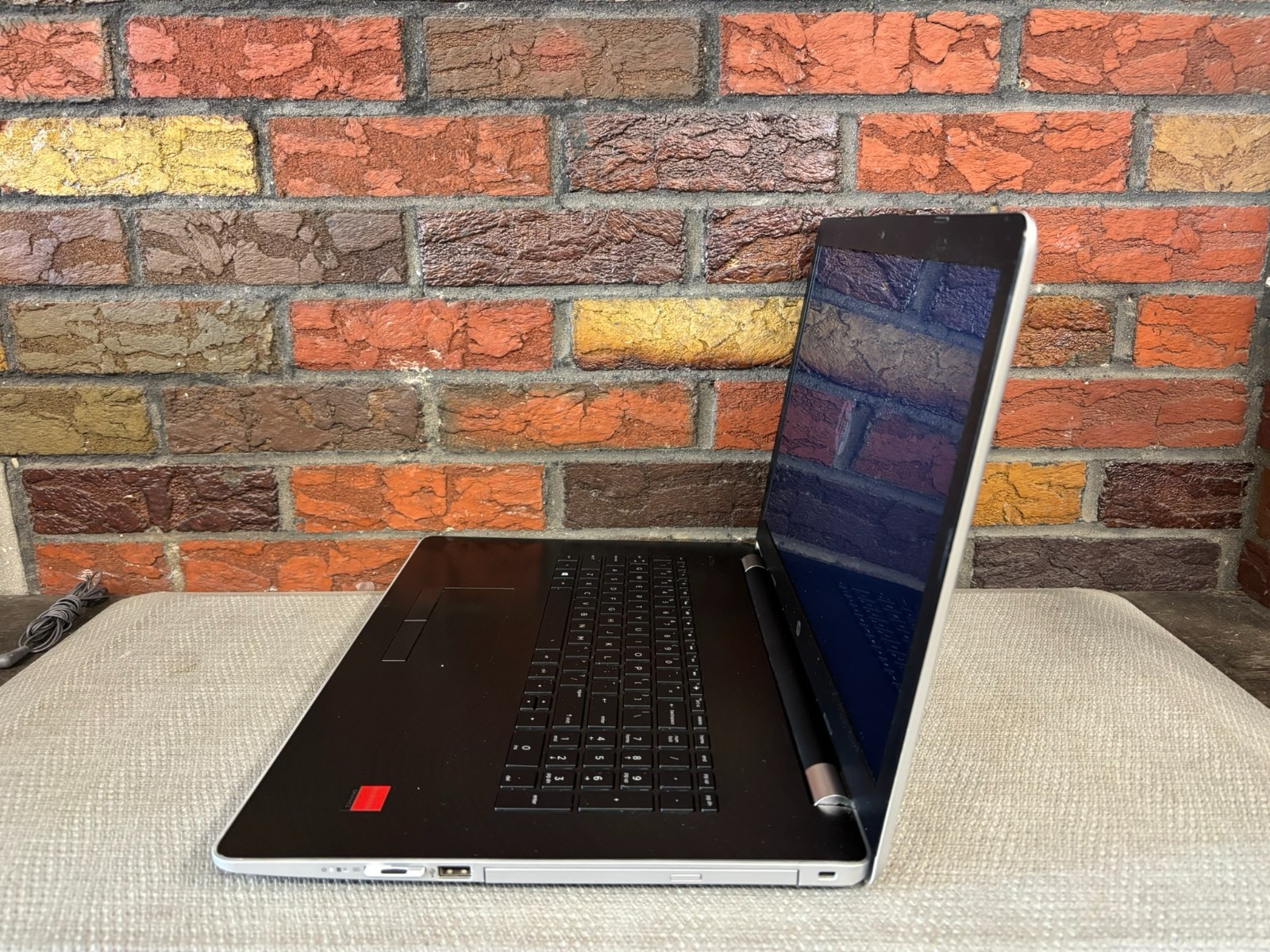 HP Laptop 17-ak0xx