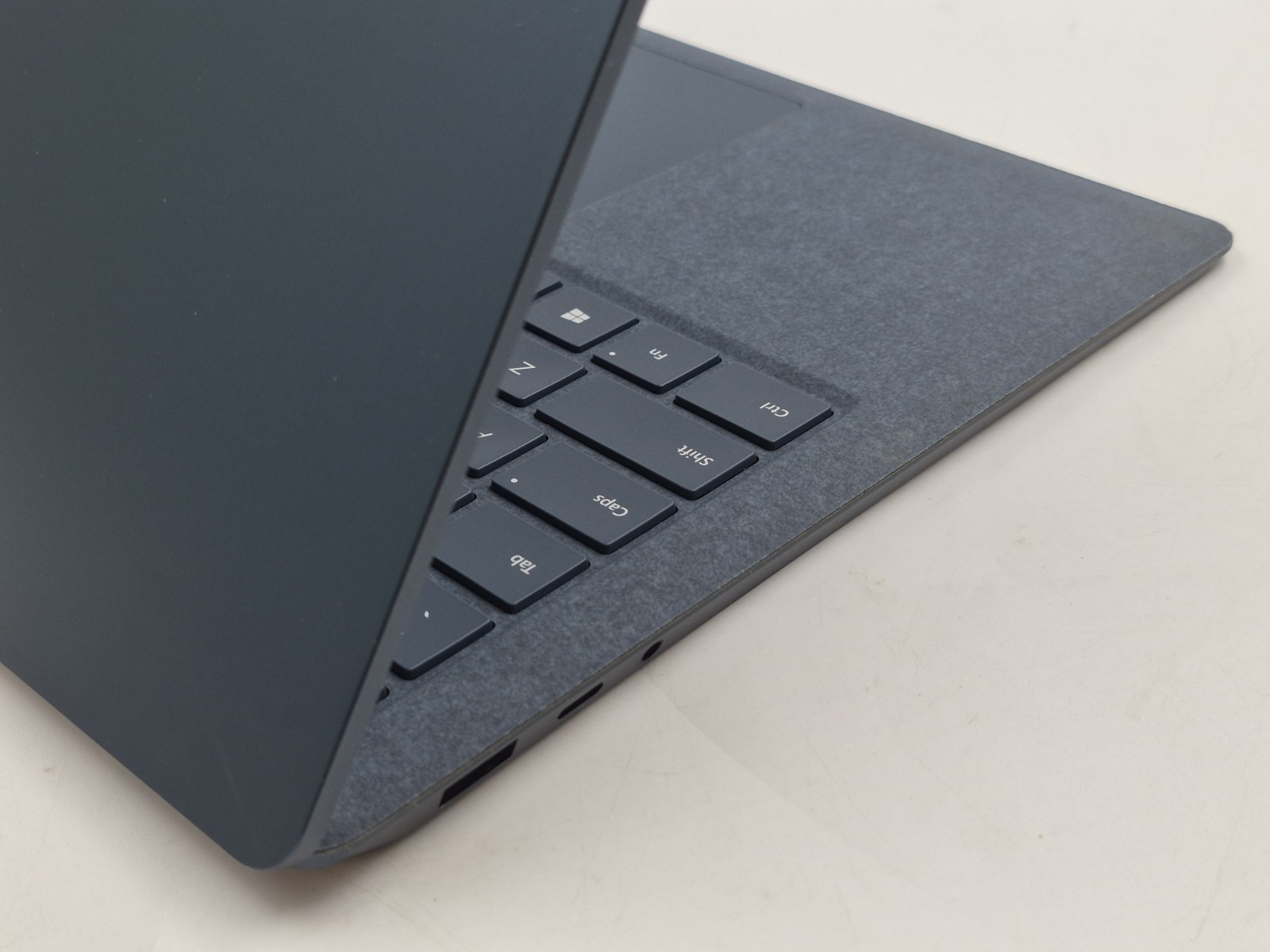 Microsoft Surface Laptop 3 i5-1035G7 1.20GHz 8GB RAM 256GB SSD Win 11 Pro