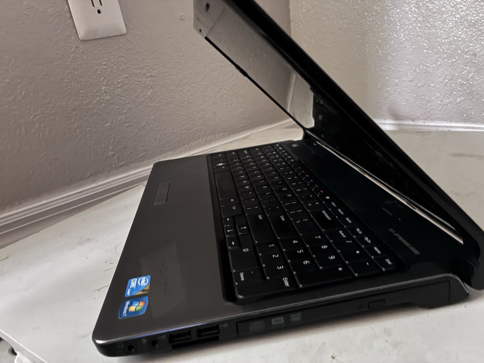 Dell 3520 Notebook/Laptop 15.6 in Black- 4R6NG