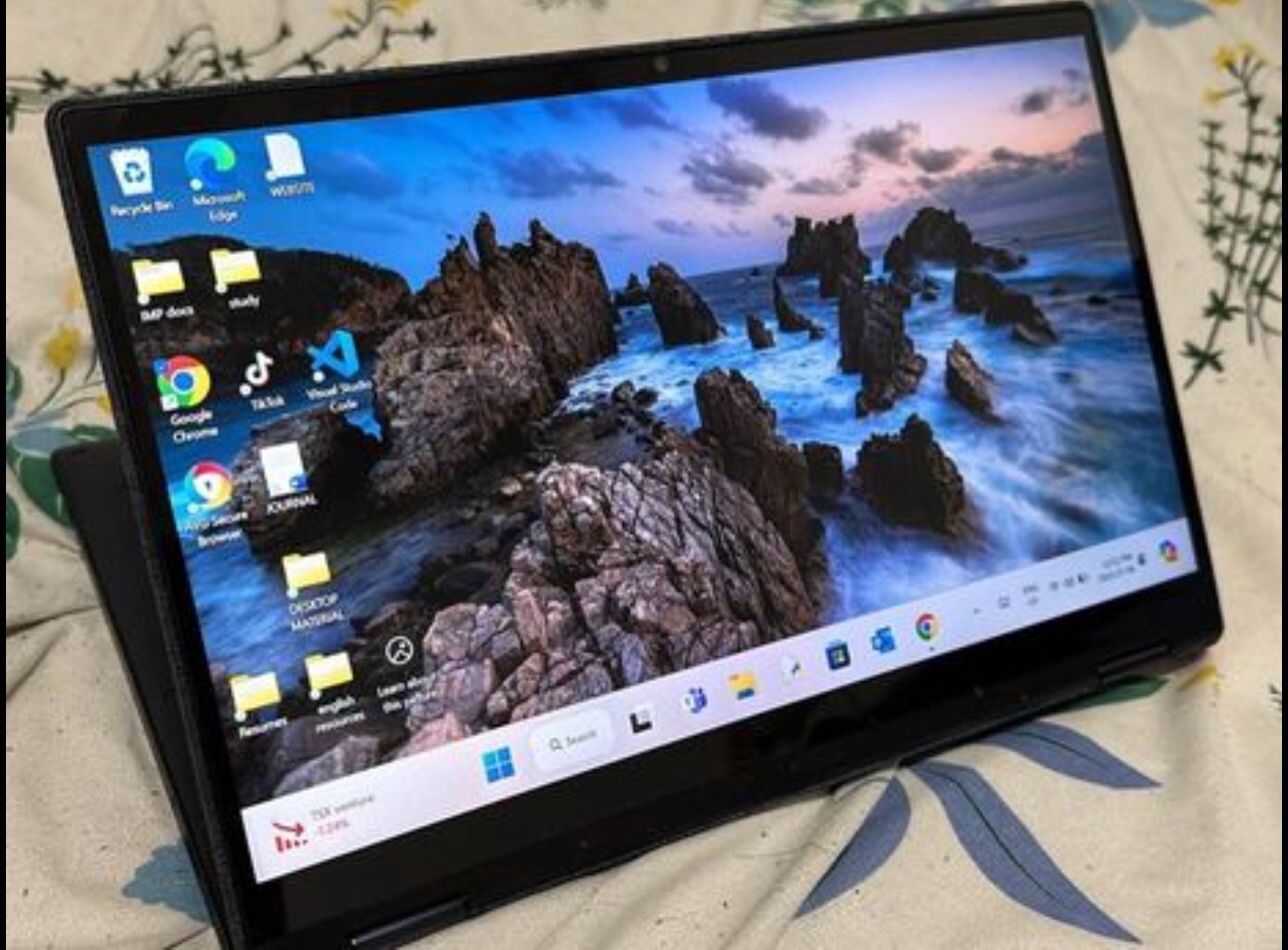 Lenovo Yoga 6 13ABR8 13.3” (512GB SSD, AMD Ryzen 5 7000 Series, 4.50 GHz, 8GB)