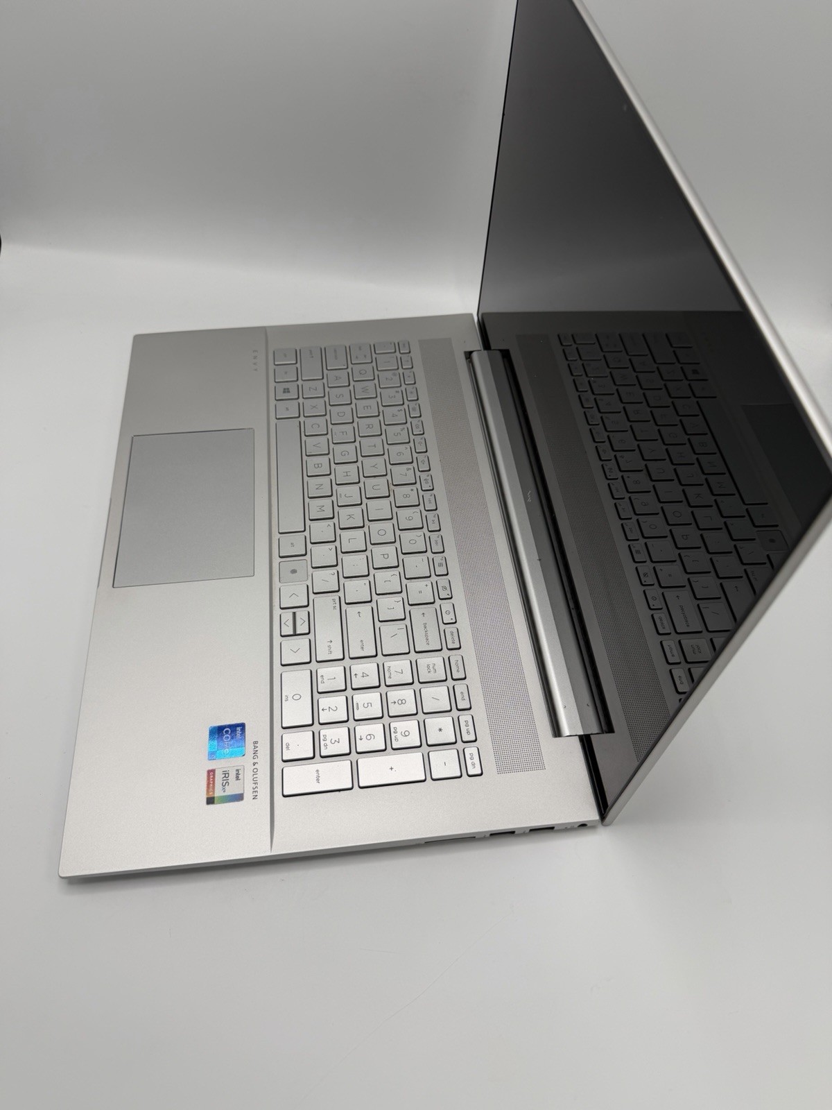 HP Envy 17m-ch0013dx 17.3” Touch i7-1165G7 16GB RAM 512GB SSD Windows 11 Iris Xe