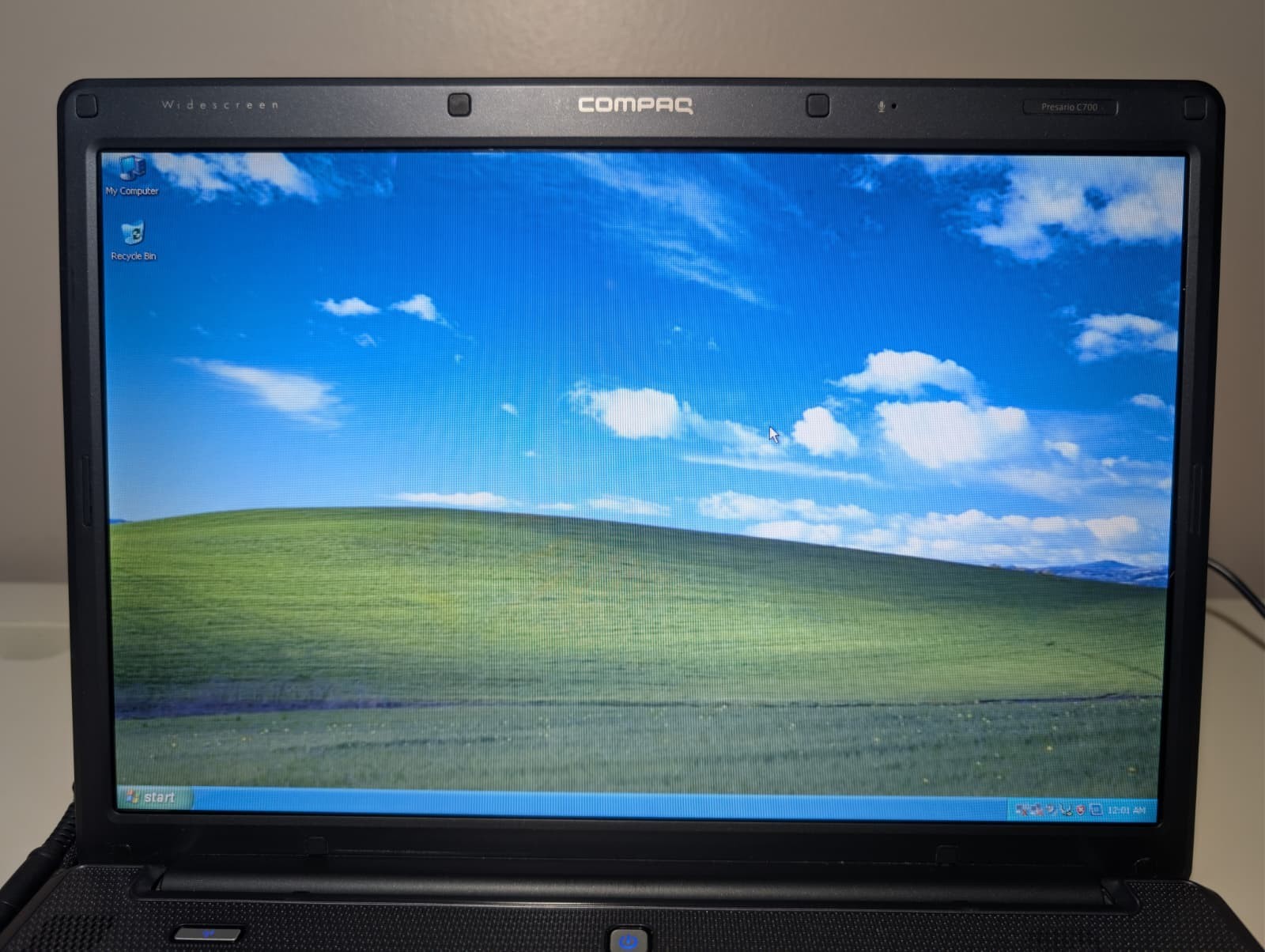 15″ Compaq Presario C700 | Pentium T2310 1GB RAM 120GB HD | Win XP 32-Bit | DVD
