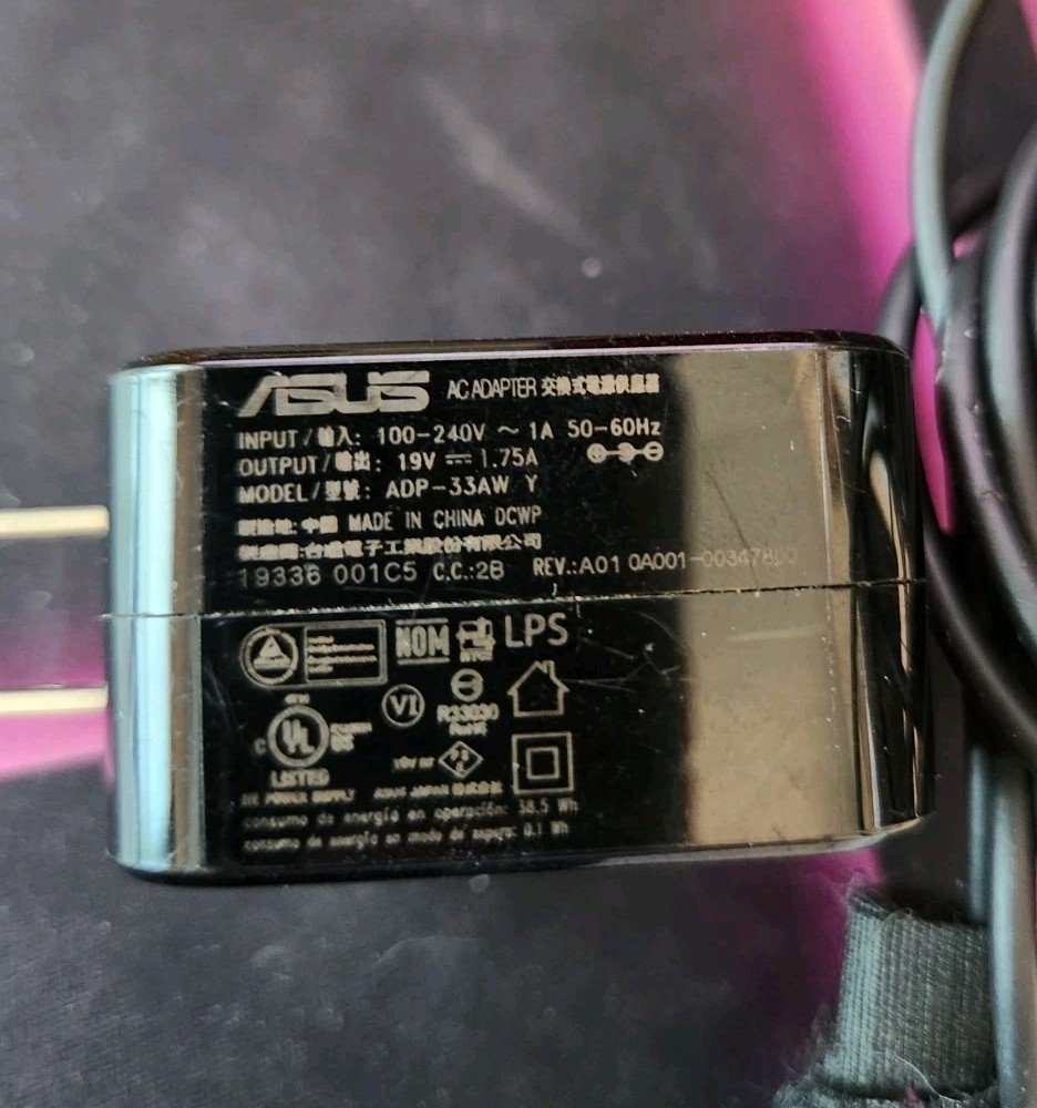 ASUS ImagineBook MJ401TA 14″ FHD Intel M3 8100Y, Pre-owned, Sleeve & 2 Chargers