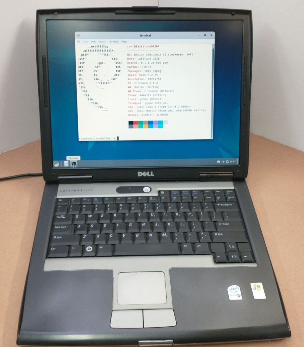 Debian12 Dell Latitude D520 – 15″ LCD/2.00GHz/4GB RAM/240GB SSD HD/SERIAL