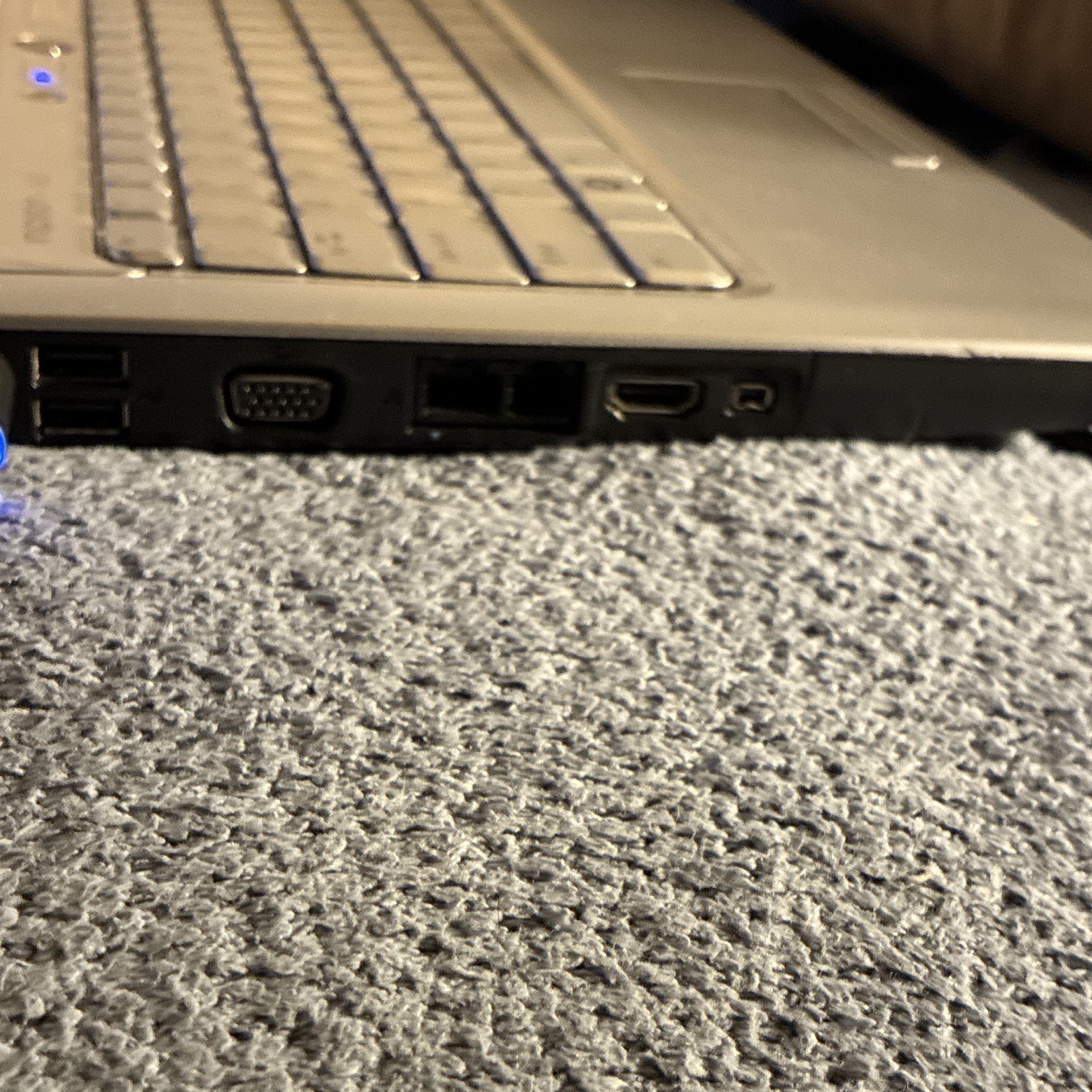 Dell Inspiron 1525 15.4″ Core 2 Duo 2.00GHz 3GB 250GB HDD Vista Silver