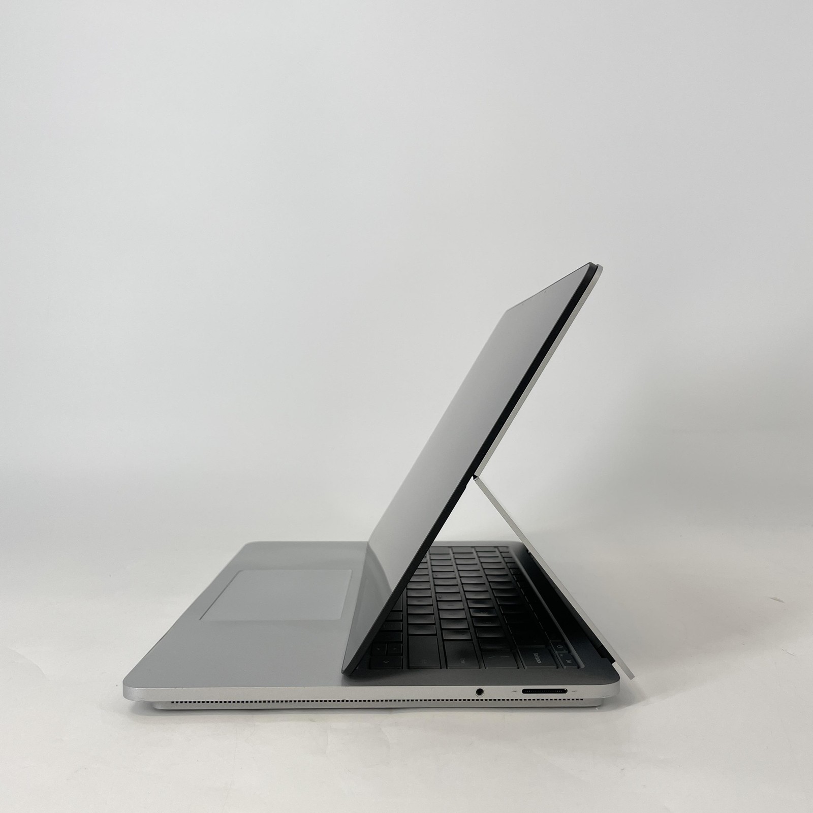 Microsoft Surface Laptop Studio 14 2K i7-11370H 3.3GHz 16GB 512GB RTX 3050 Ti