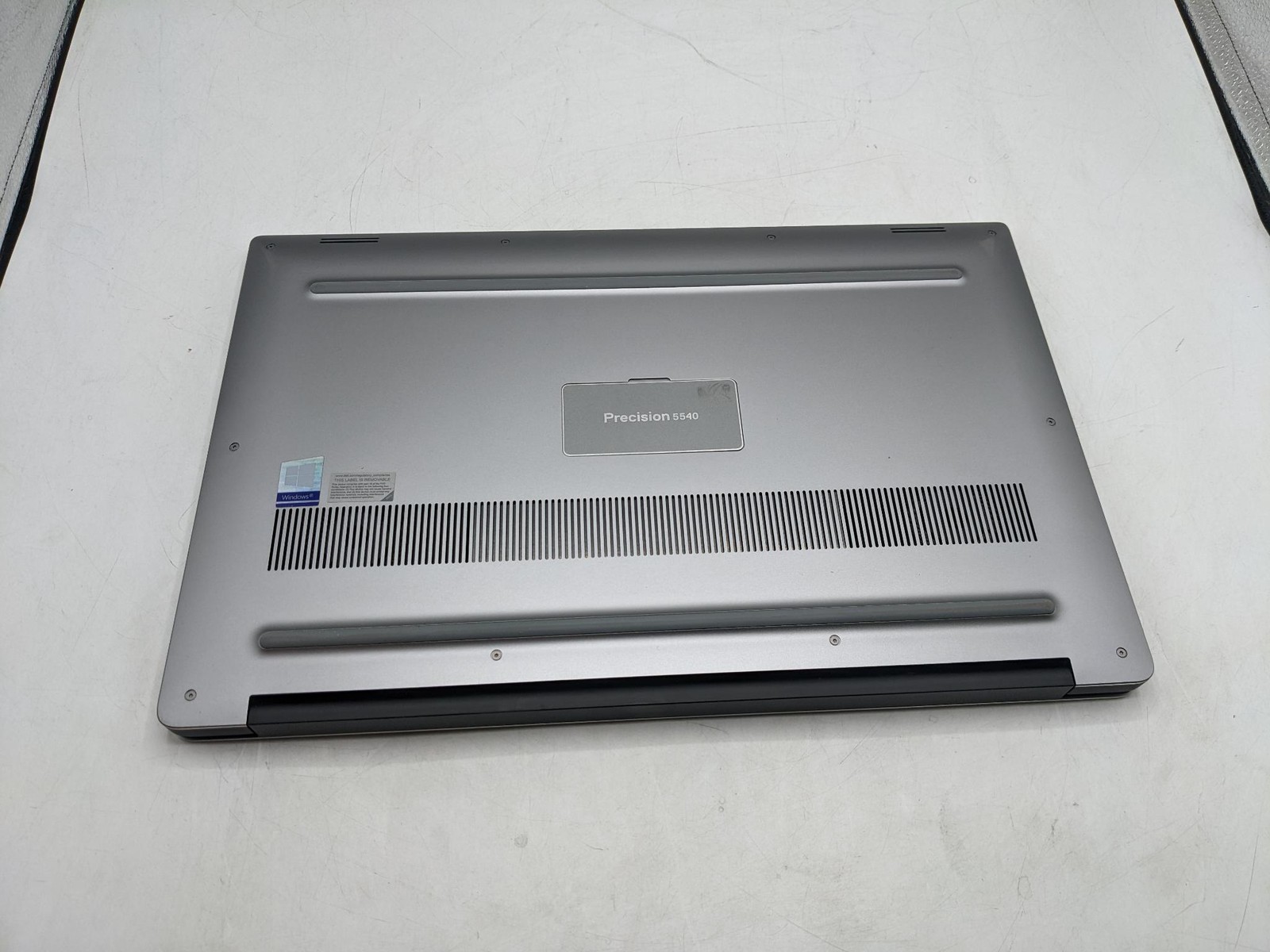 DELL PRECISION 5540 15″ INTEL XEON E-2276m 2.8GHz 32GB RAM 512GB *GRADE D*