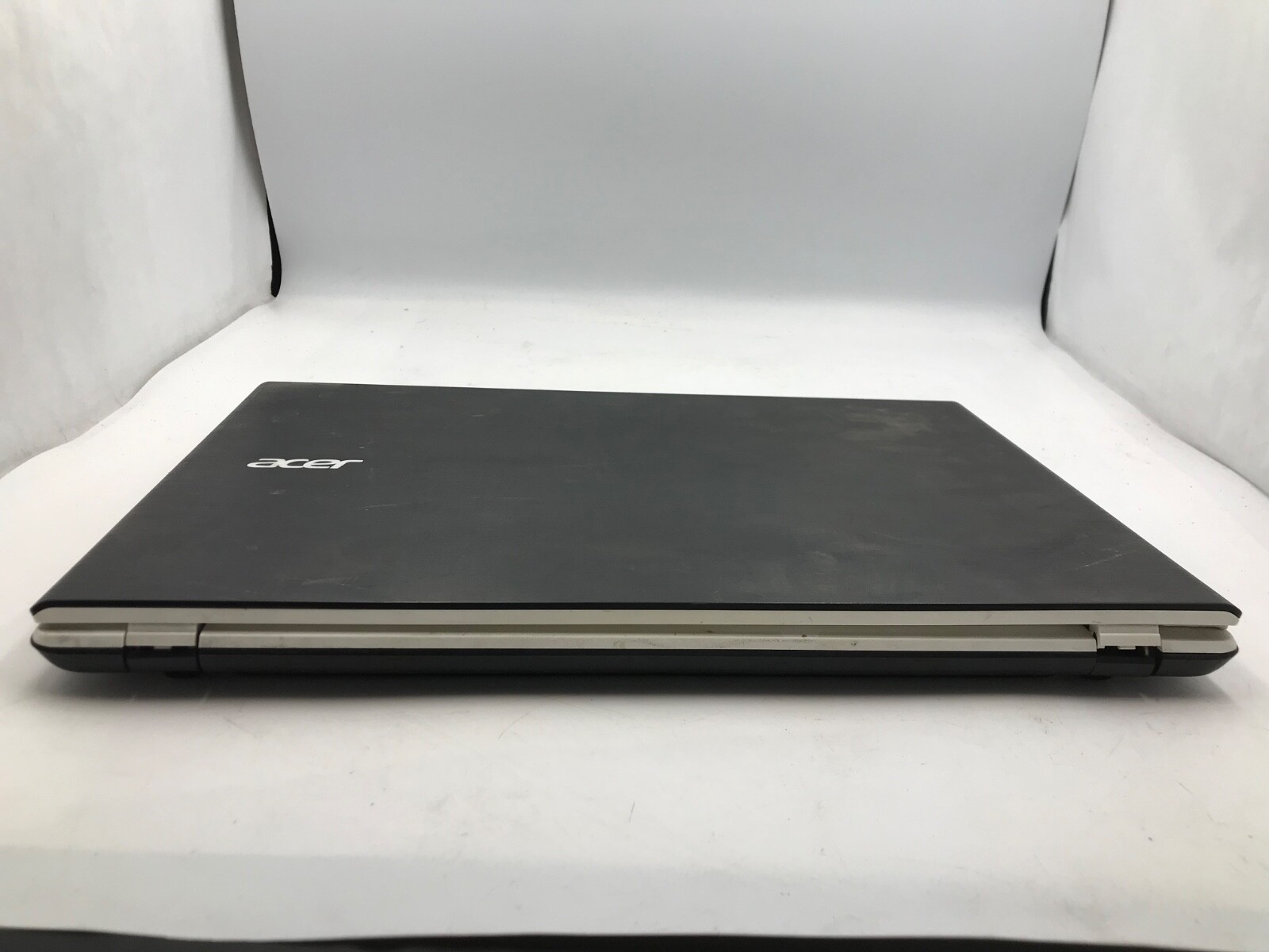 Acer Aspire E5-573 15″ Laptop Intel Core i5 4th Gen. – NO POWER/BAD HINGE – MZ