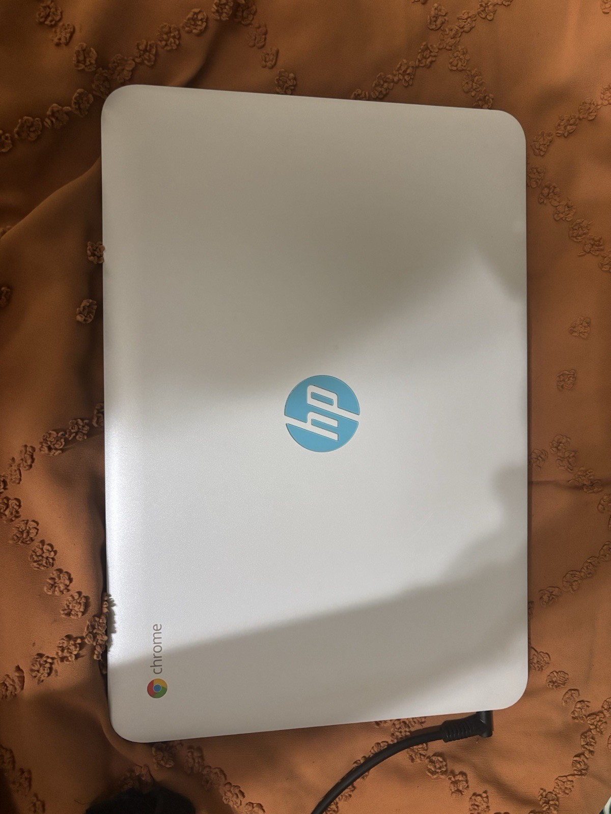 Teal and white HP 2018 Chromebook slightly used with charger