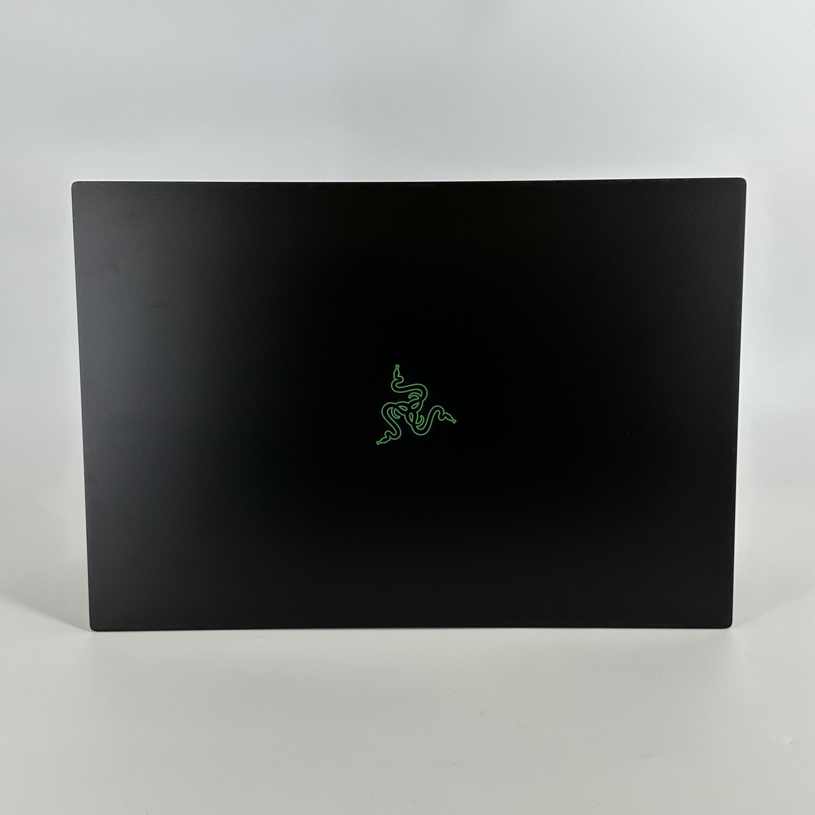 Razer Blade 18 240Hz QHD 2.2 GHz i9-14900HX 32GB 2TB NVIDIA RTX 4090 Excellent