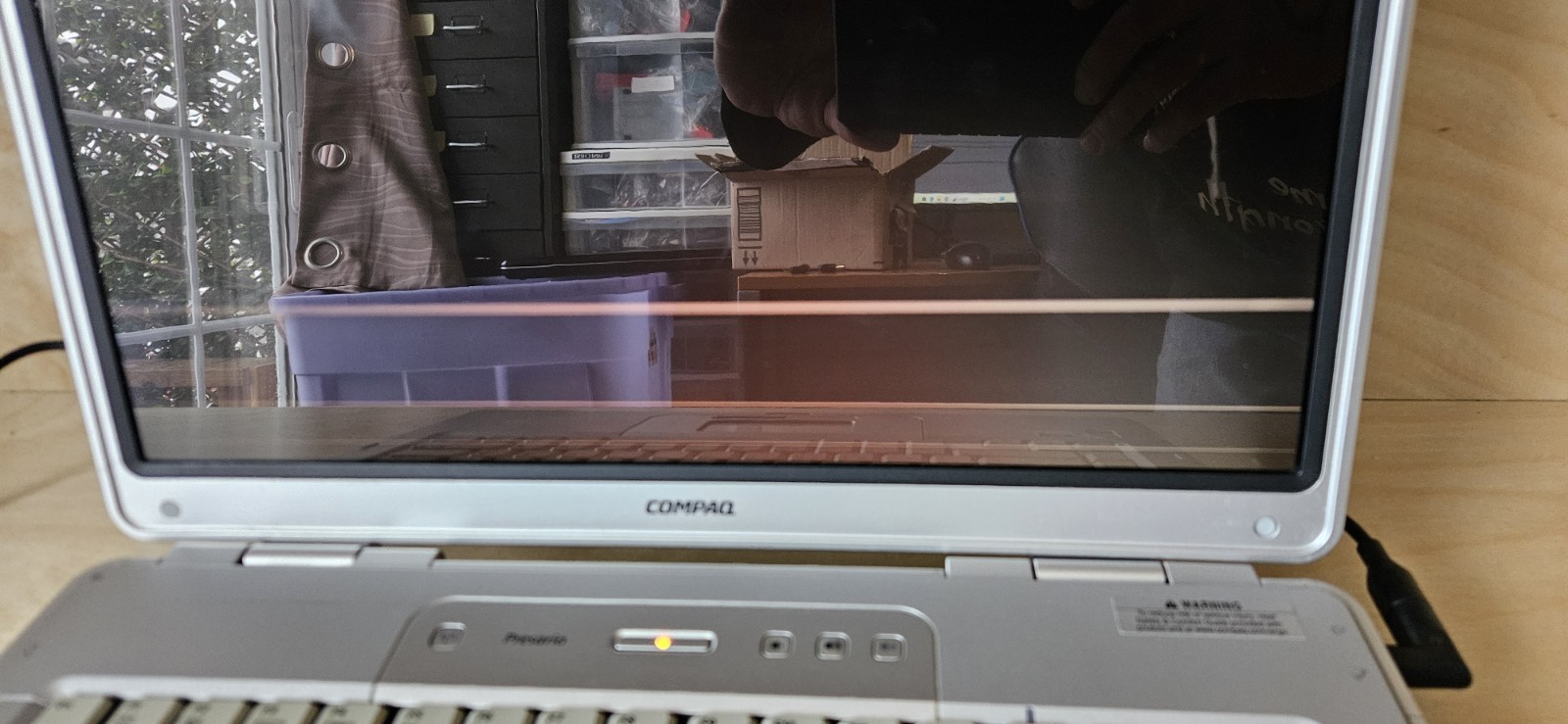 Retro Compaq Presario V5000 AMD Sempron 1.8Ghz / 384Mb Ram / NO HDD NO PSU