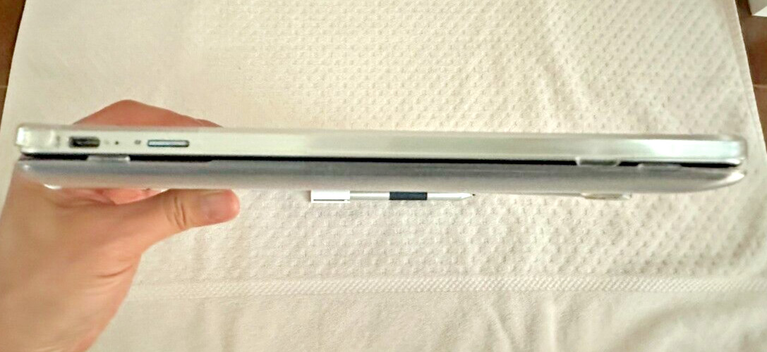 HP 2-in-1 12.3″ Touch-Screen Chromebook X2 12-F014DX- 4GB- 32GB–EXCELLENT