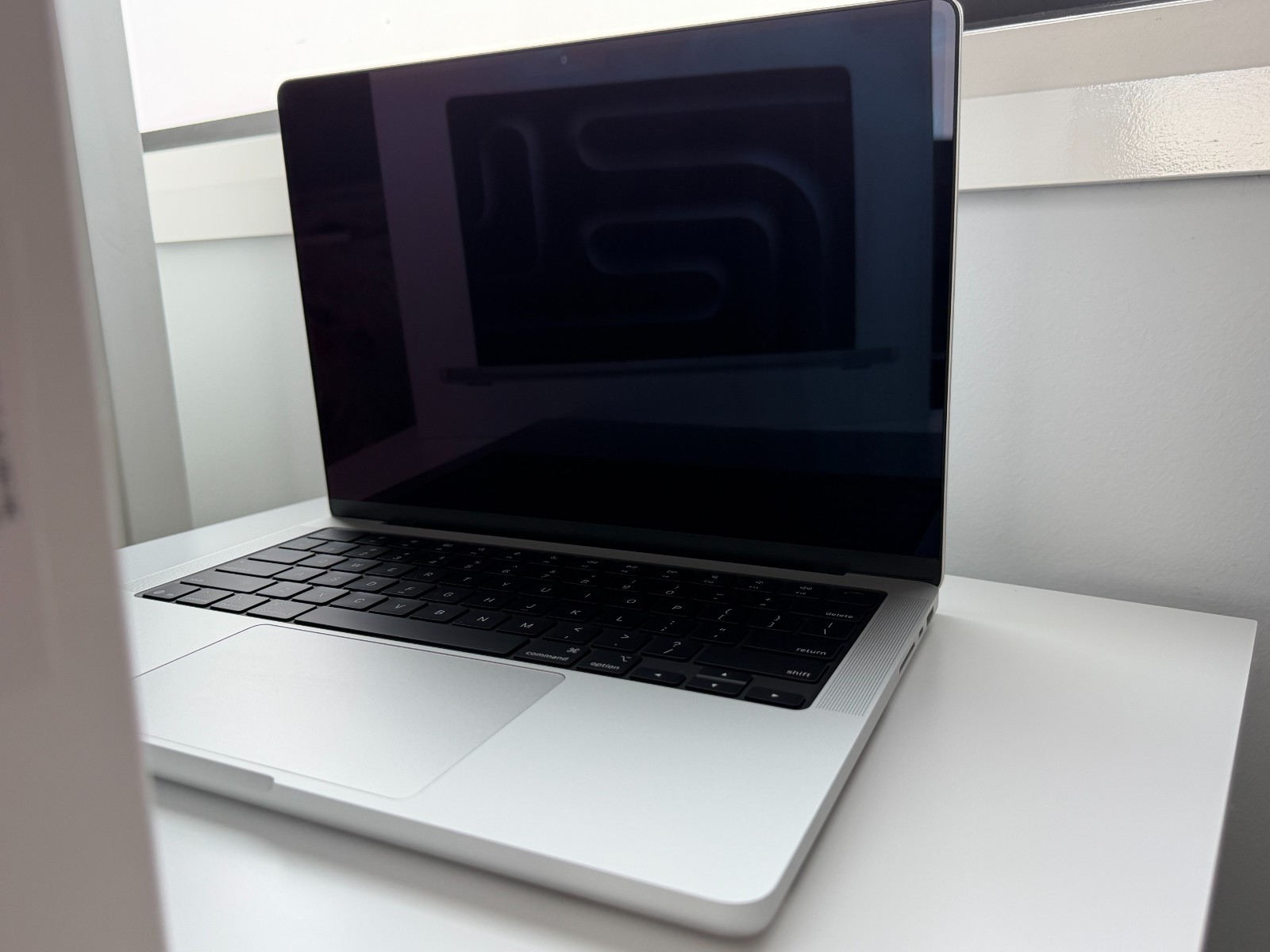 Apple MacBook Pro 14 inch M5 Pro Chip 2025 SSD 512GB Storage 16GB RAM + Warranty