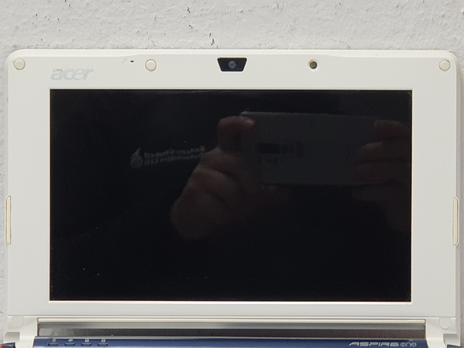 Acer Aspire ONE Mini Notebook Windows XP 160GB 1.5GB Laptop WEBCAM VGA 8.9″