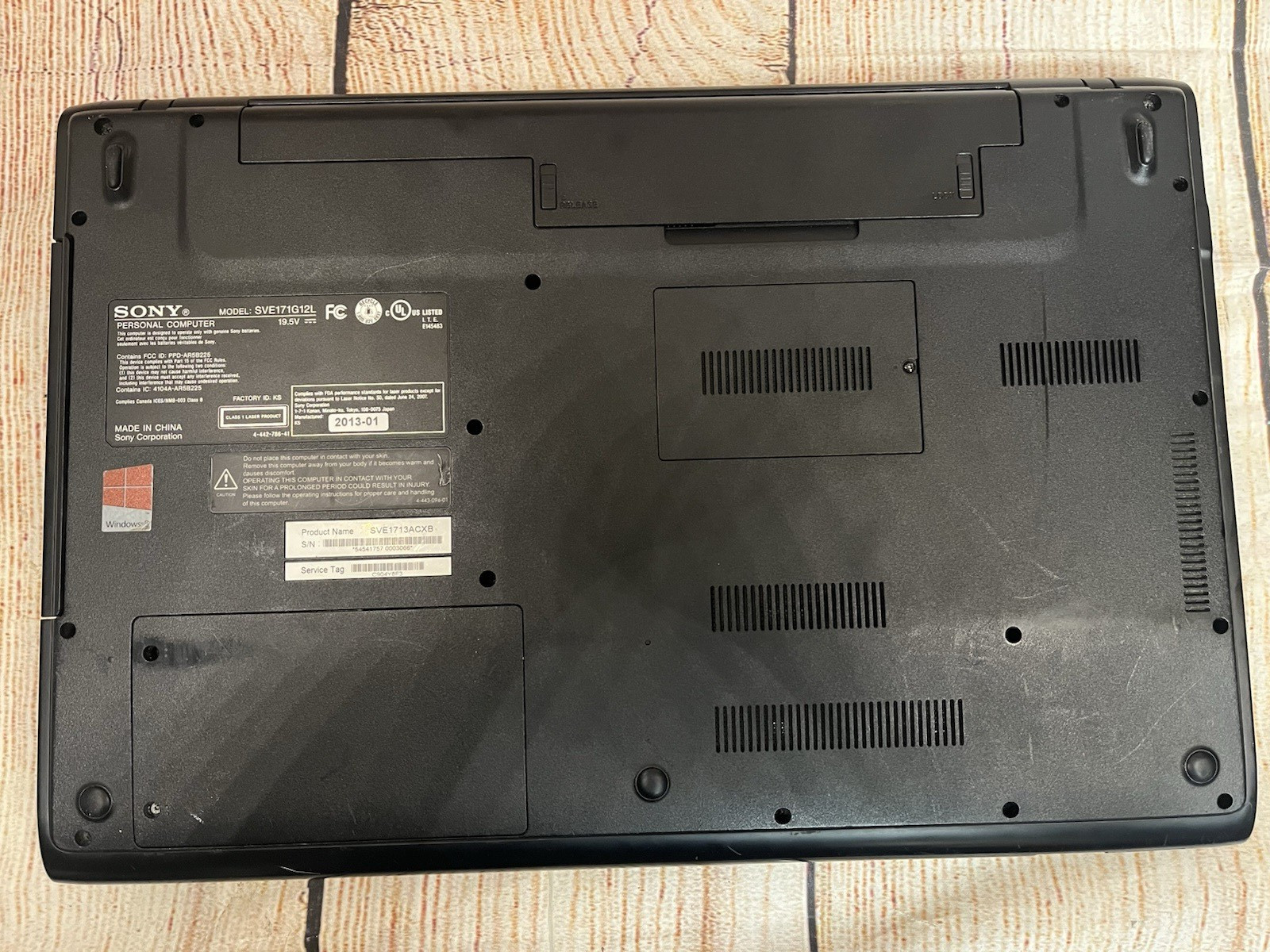 Sony VAIO 17” E Series Pentium 2020M SVE171G12L 8GB RAM 500 HDD NO OS
