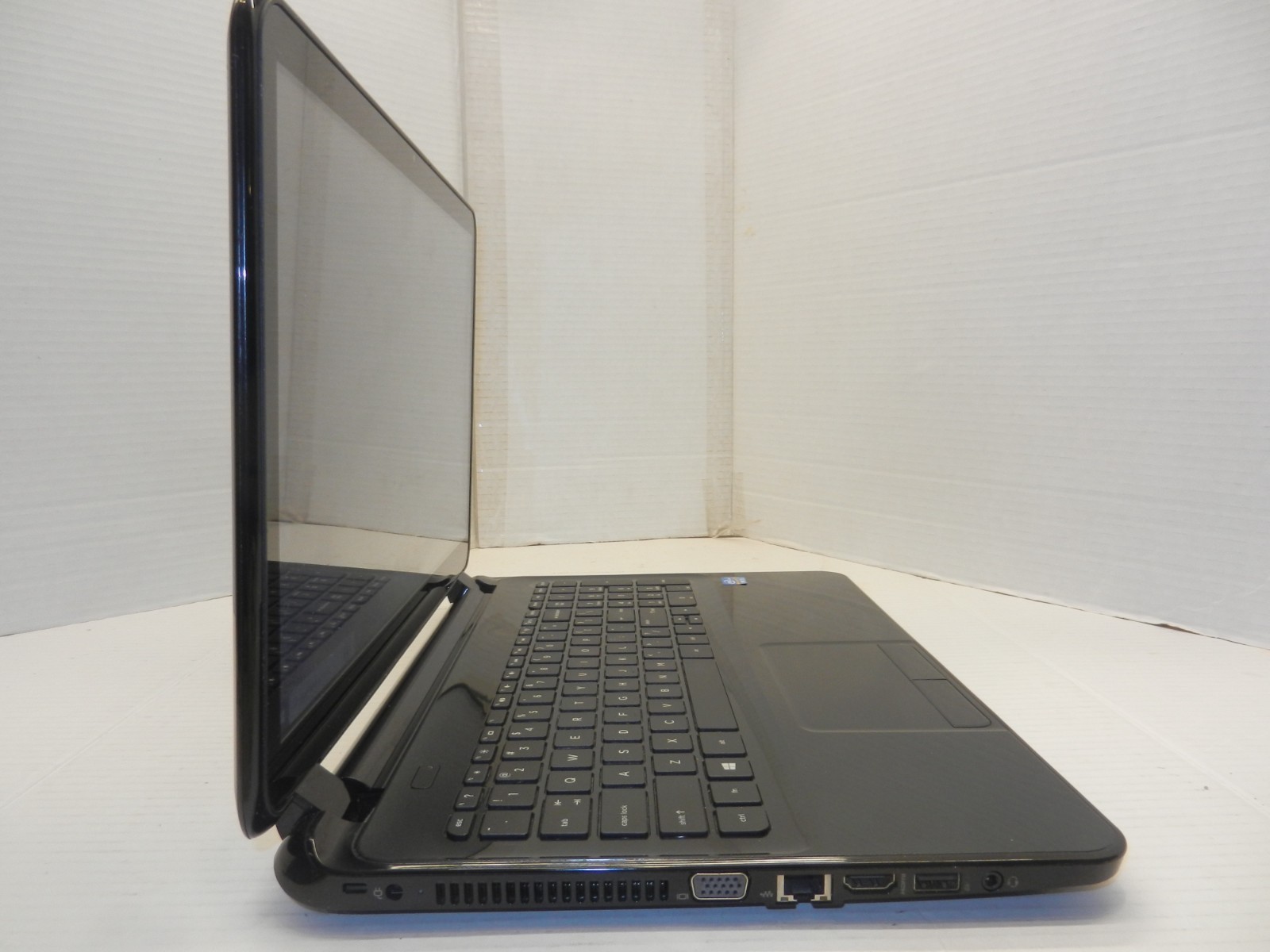 HP 15-D045NR TOUCHSMART 15.6″ CORE i3-3110M@2.40GHZ 8GB RAM 750GB HDD WINDOWS 10