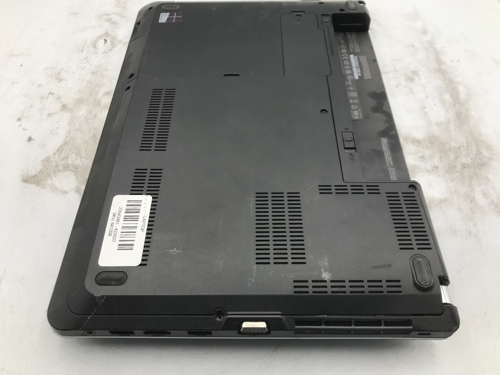 LENOVO THINKPAD E440 – FOR PARTS/BROKEN LCD – INTEL I3 4TH GEN – NO RAM -READ-BB