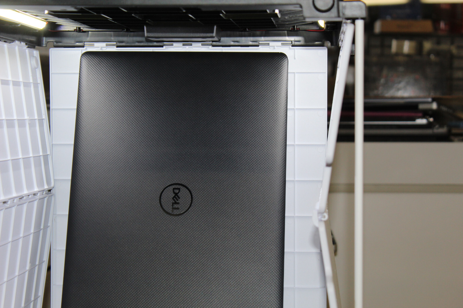 Awesome Dell Vostro 3590 15.6″ i5-10210U 1.60GHz 8GB 256GB SSD Windows 10