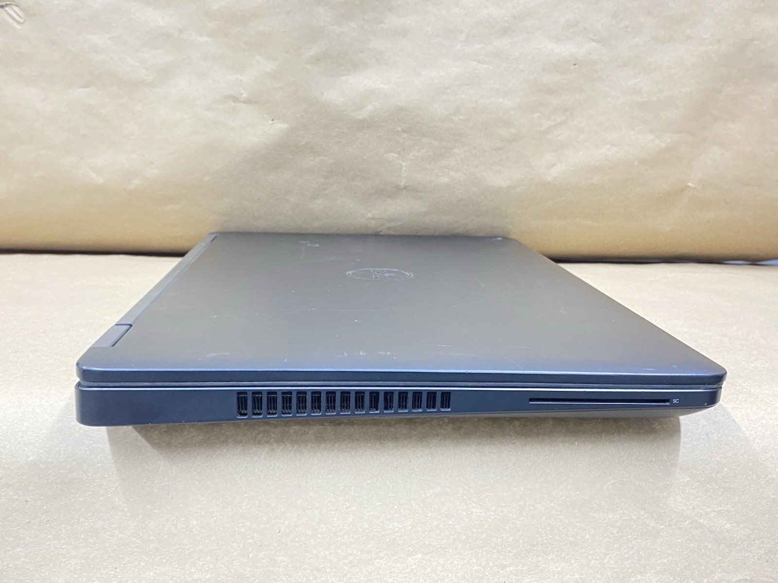Dell Latitude E5570 – 15.5″ FHD – i5-6300U – 8GB – 256GB SSD – Win 10 Pro – READ
