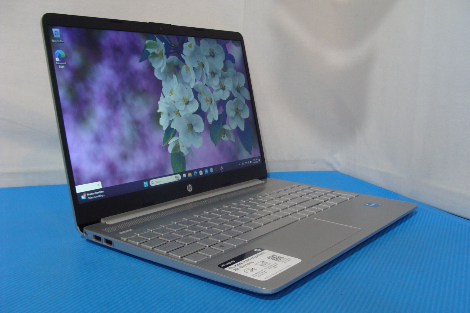HP 15-dy5113dx 15.6″HD TOUCH Core™ i3-1215U 1.2GHz 8GB 128GB Win 11Home +Charger
