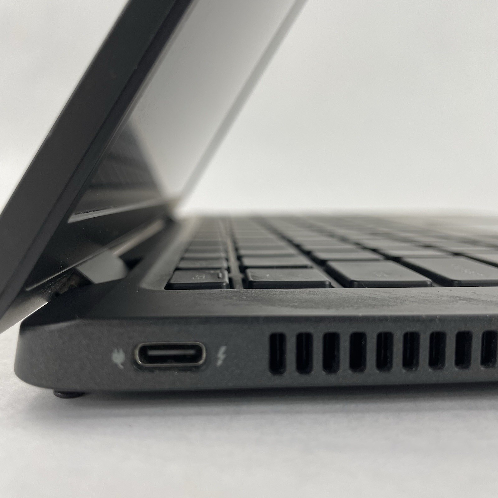 Dell Latitude 7320 13.3″ i7-1185G7 3.00 GHz 32 GB RAM No SSD No OS No AC