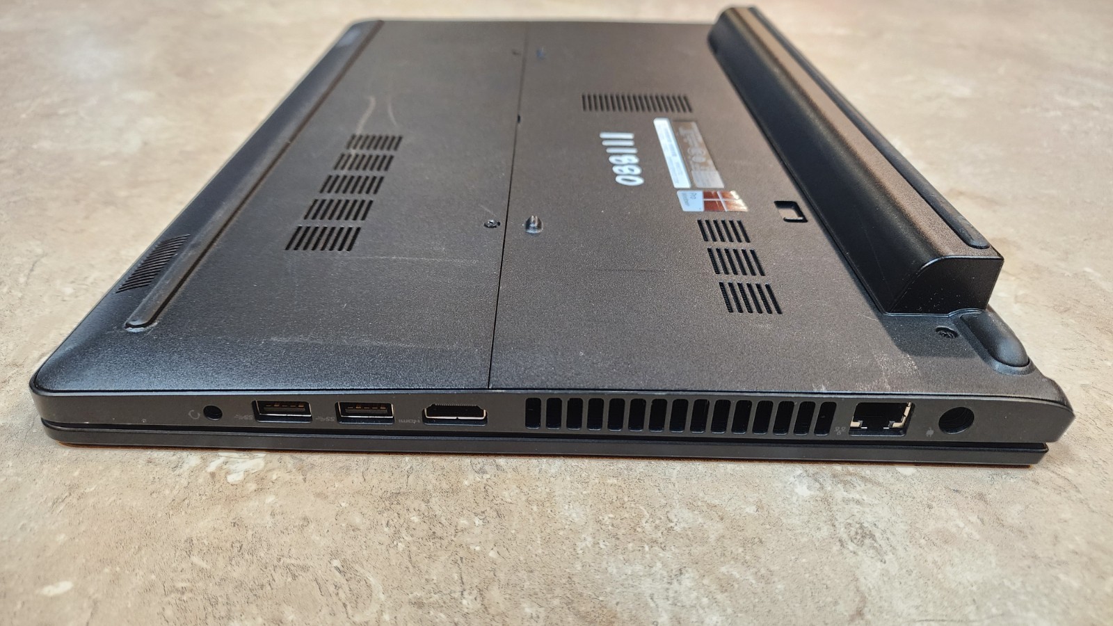 Dell Latitude 3570 15.6″ Core i5-6200U 8GB RAM 500GB HDD Laptop