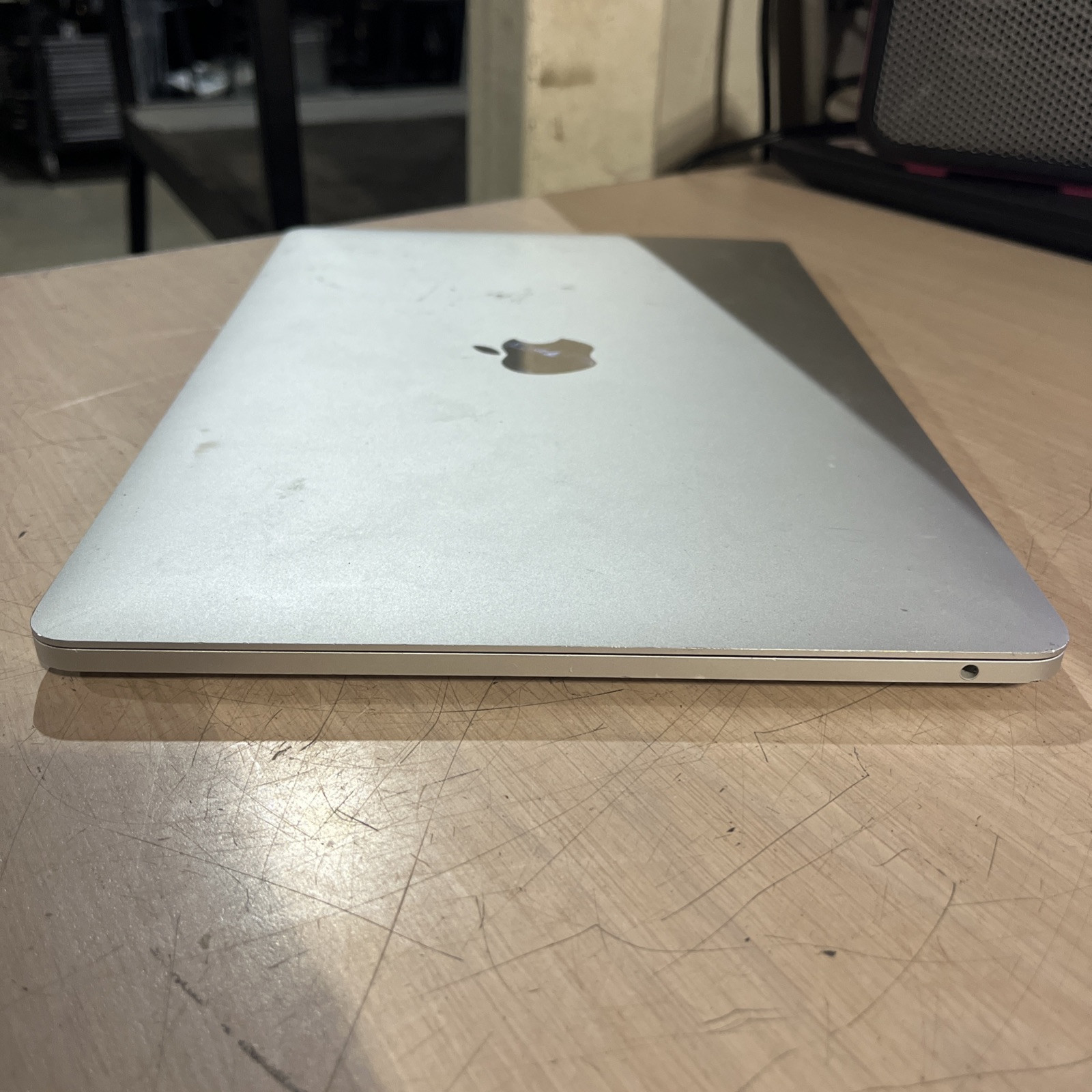 APPLE MACBOOK PRO 13″ MID-2017 CORE I5-7360U 2.3GHZ 8GB RAM NO HD .