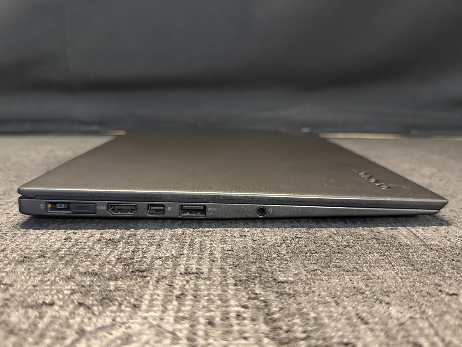 THINKPAD X1 CARBON GEN 3 14″ Intel Core I7-5600U 2.6GHz 8GB RAM 512GB M.2 Laptop