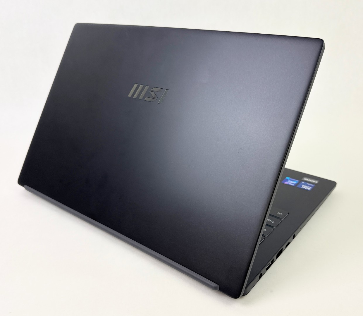 MSI Modern 15 H AI C1MTG 15.6″ Touch Ultra 9 185H 32GB 1TB SSD W11H