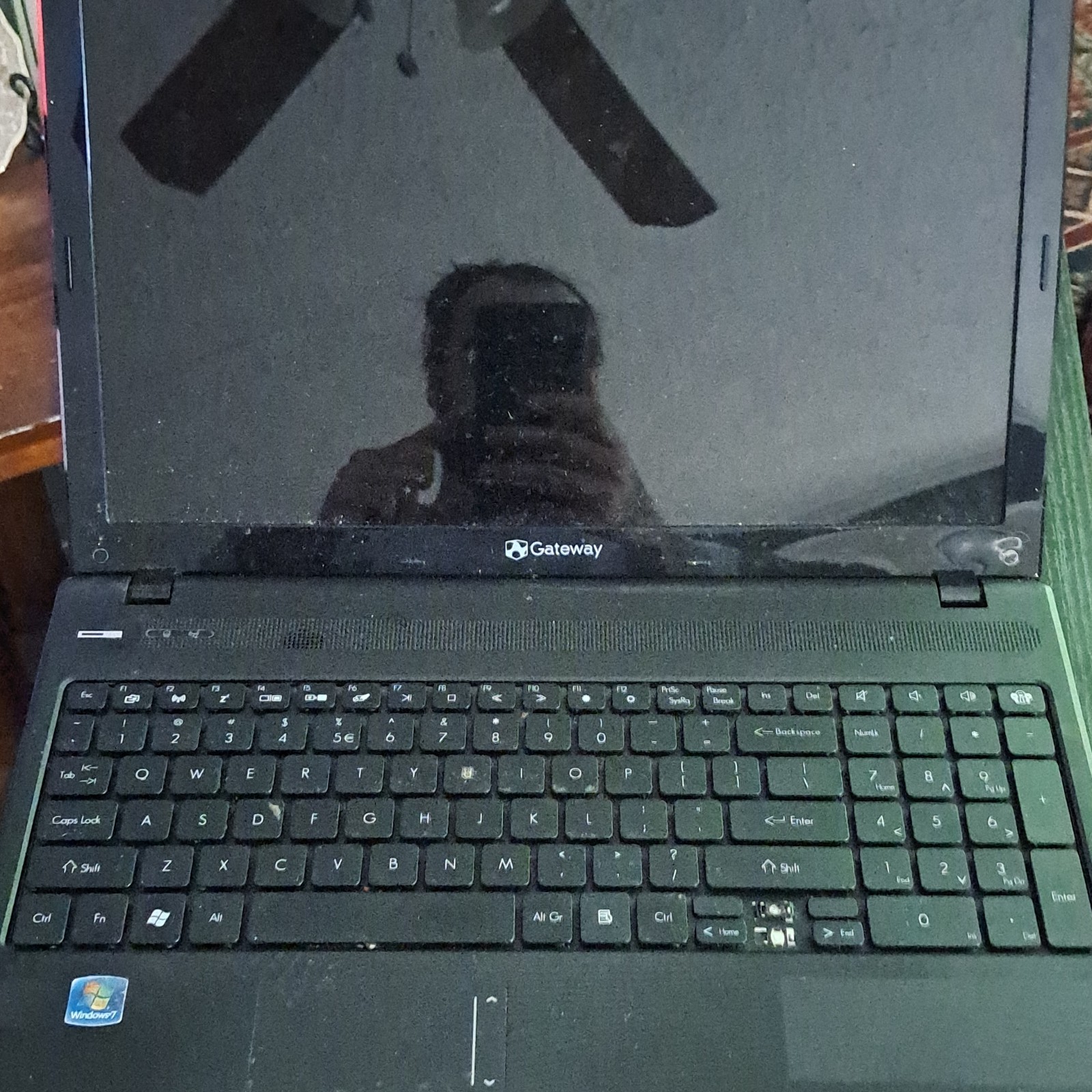 4 laptops Gateway PSWS6 Solo 1450 Intel Core i5 Windows 7 XP for parts only
