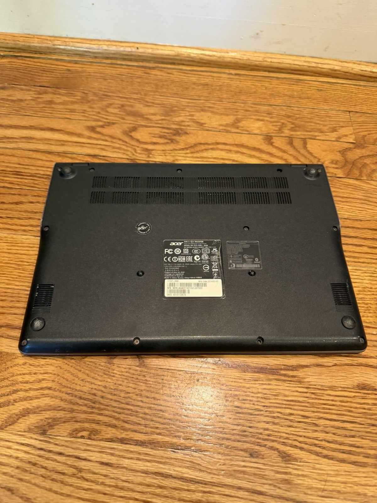 Acer Chromebook C720 Series Model # ZHN With The Adapter Cord Good Condition