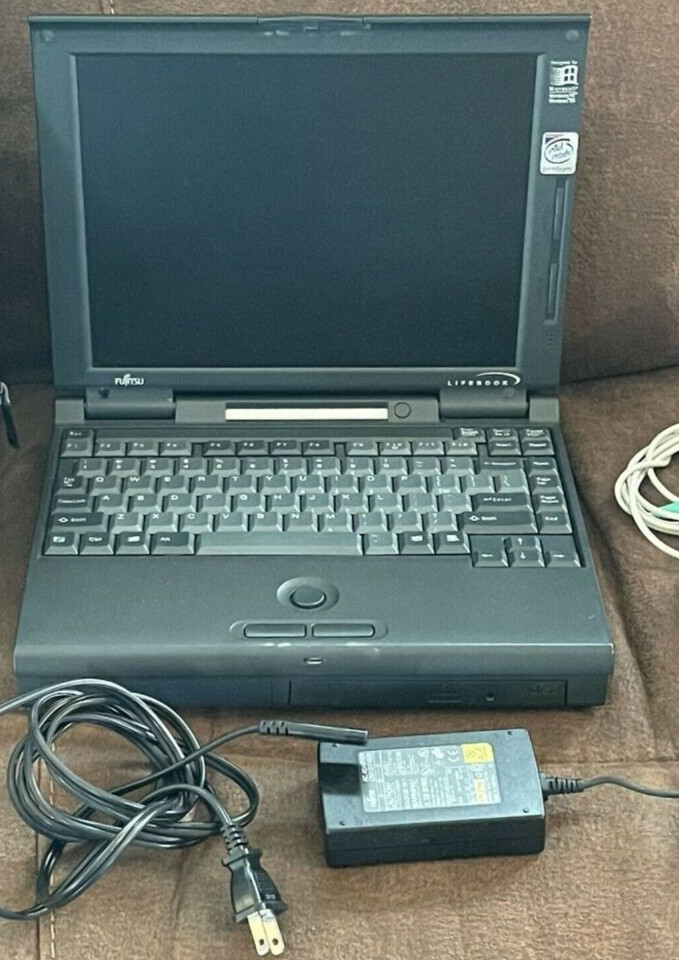 Fujitsu 166MHz MMX 32MB 1.6GB HDD USB CD Windows 95 98SE or 2000 Grade A Vintage
