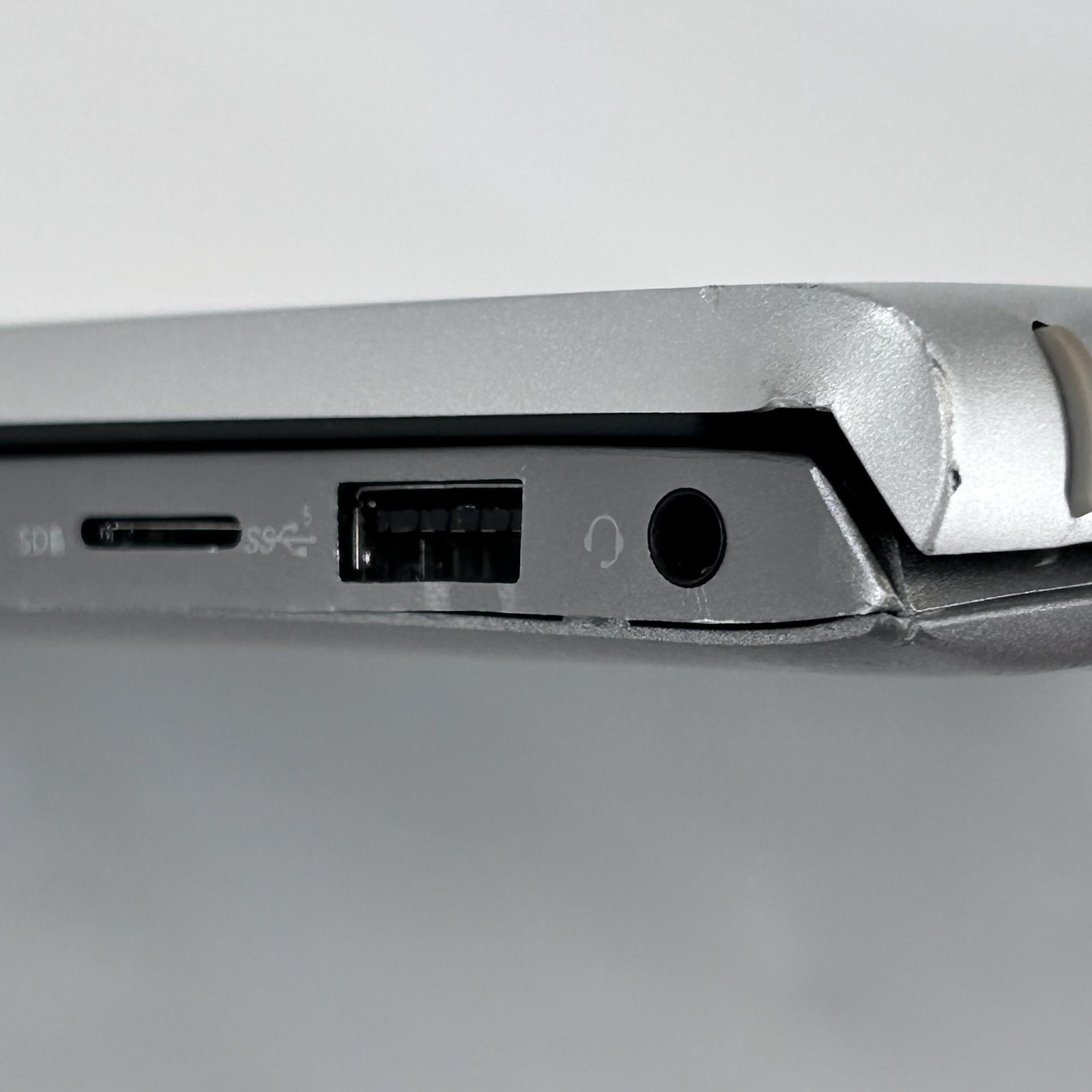 Dell Inspiron 5410 14 Silver FHD i5-11320H 3.20GHz 8GB 512GB Blocked USB Port