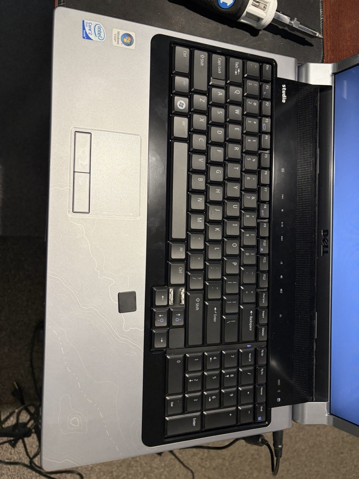Dell Studio 1735 17″ Laptop Core 2 Duo 2.00GHz 3GB 320GB HDD Red AC
